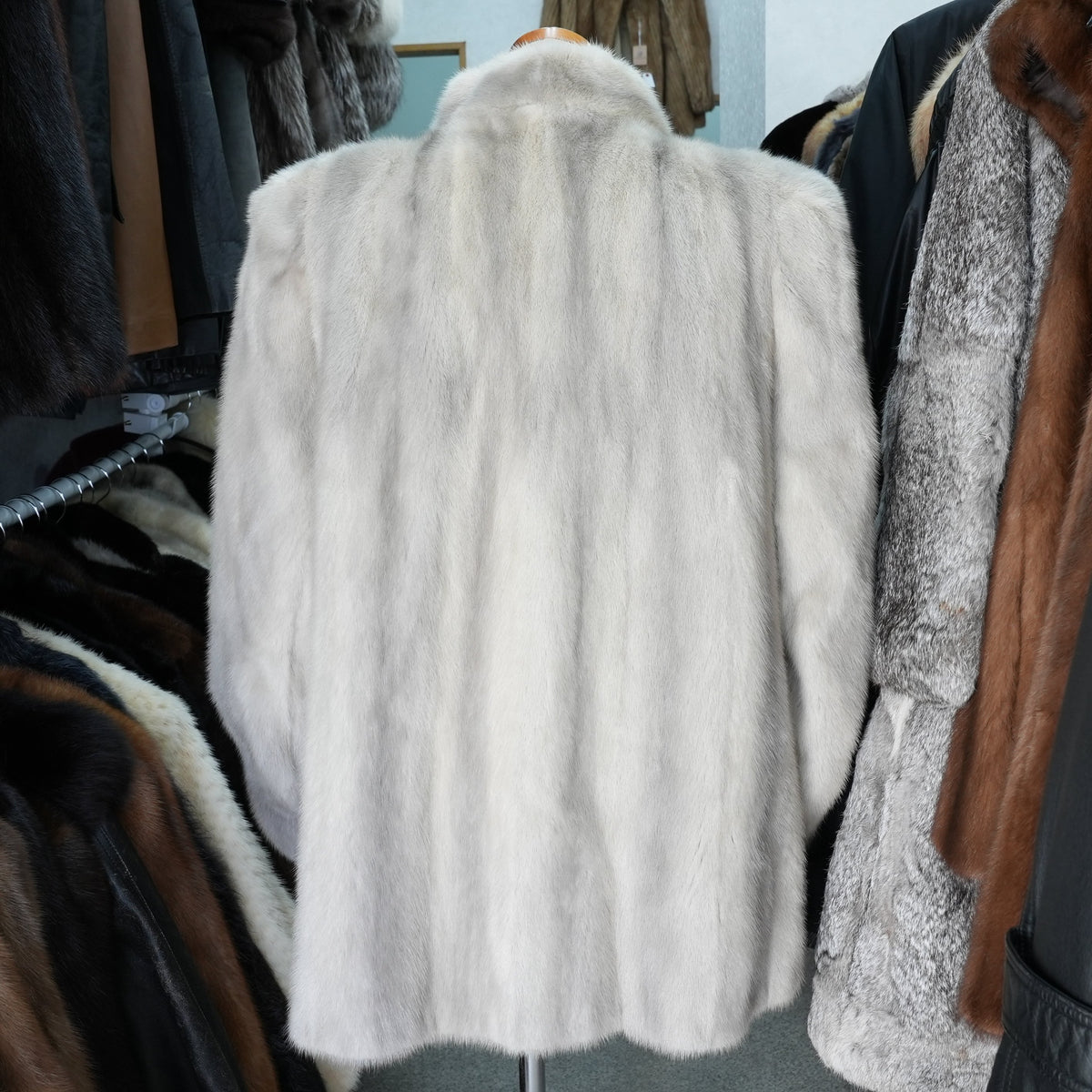 Sapphire Mink Fur Coat SAGA MINK - Genuine Vintage Fur From Japan