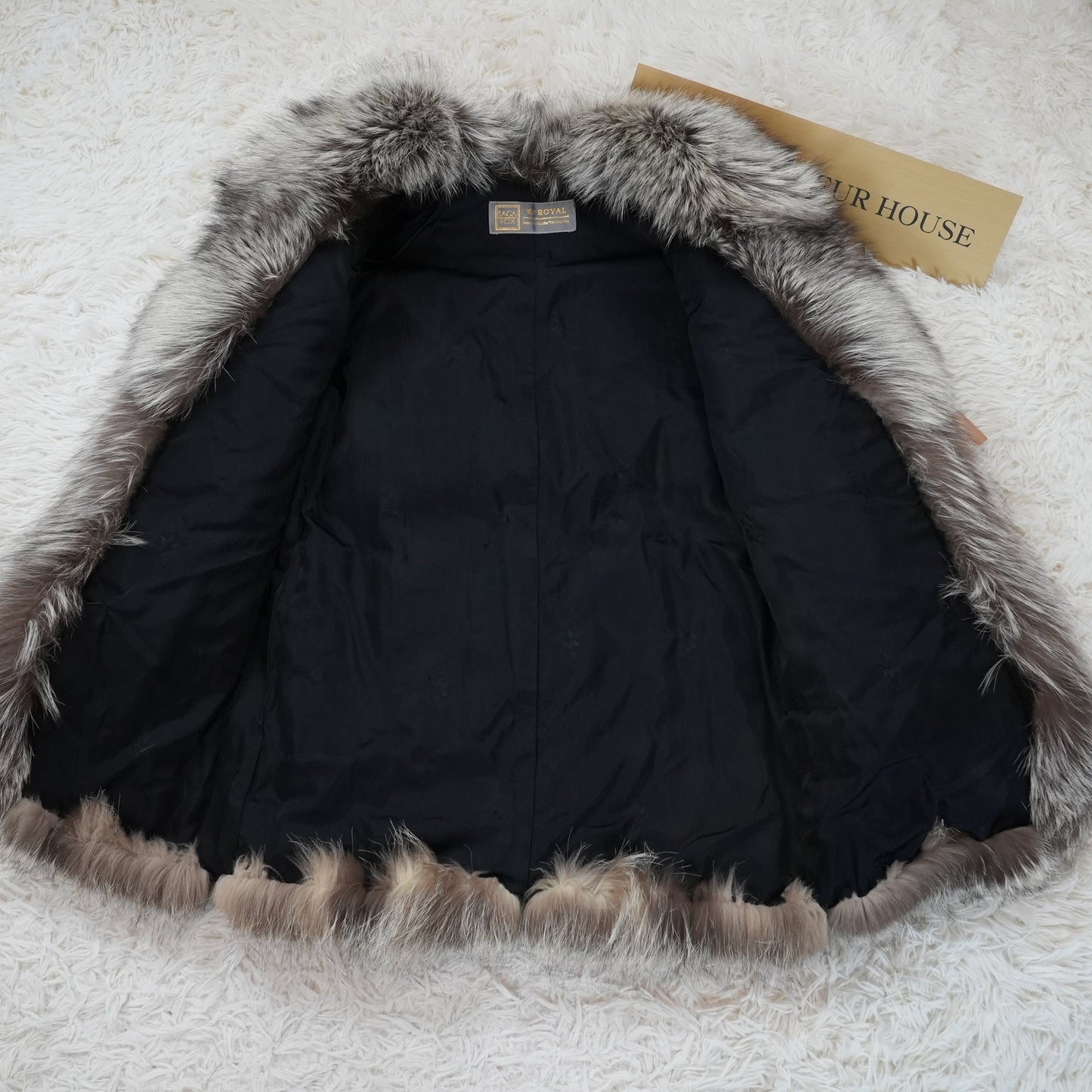 SAGA ROYAL FOX Silver Fox Soft and Fluffy - Genuine Vintage Fur Japan