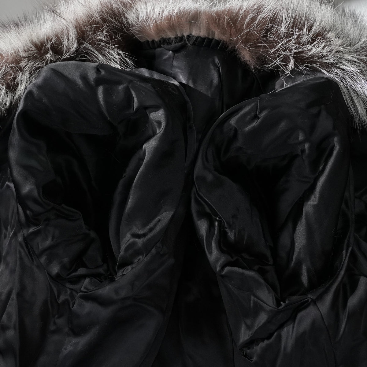 Silver Fox Fur Coat SAGA ROYAL FOX - Genuine Vintage Fur From Japan