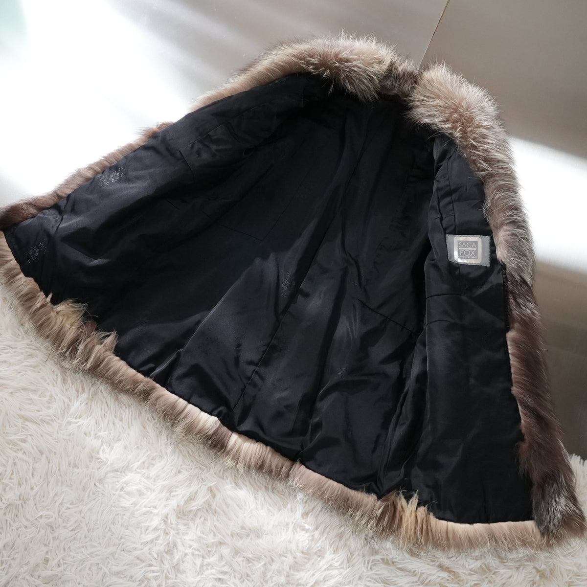SAGA FOX Silver Fox Fur Coat - Genuine Vintage Fur From Japan