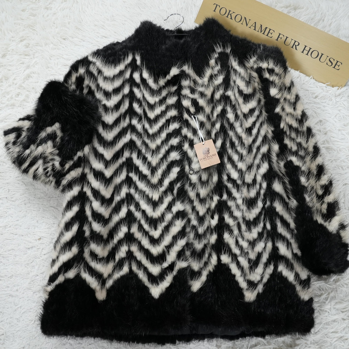 Two Tone Chevron Design Mink Coat SAGA MINK - Genuine Vintage Fur From Japan