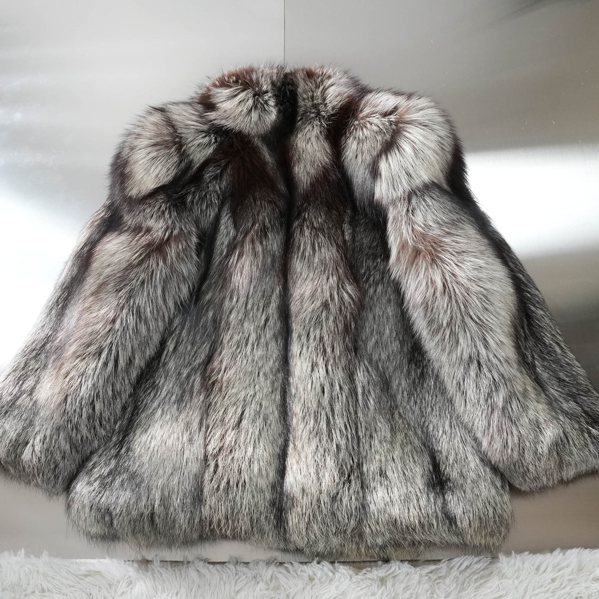 SAGA FOX Silver Fox Fur Coat Soft and Fluffy - Genuine Vintage Fur From Japan