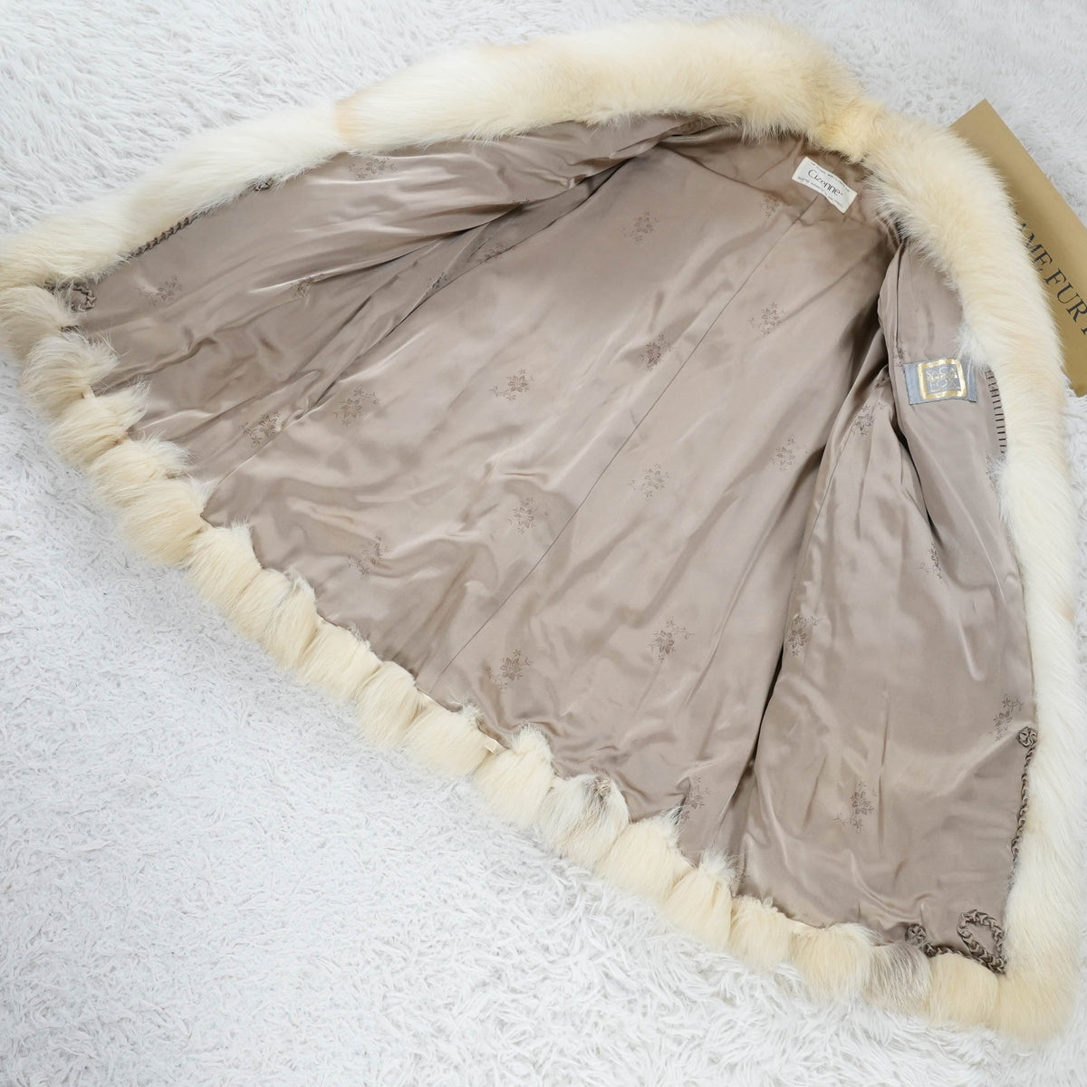 Golden Island Fox Fur Coat Soft and Fluffy SAGA FOX - Genuine Vintage Fur From Japan