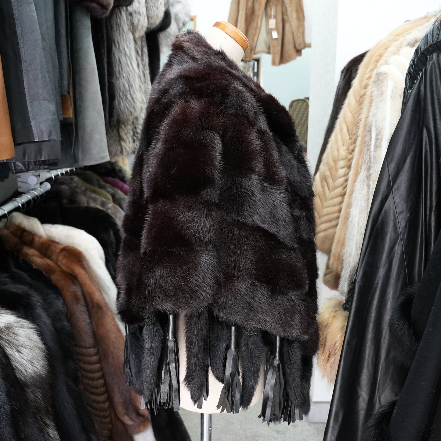 Dark Minn Cape with a tail SAGA MINK - Genuine Vintage Fur From Japan