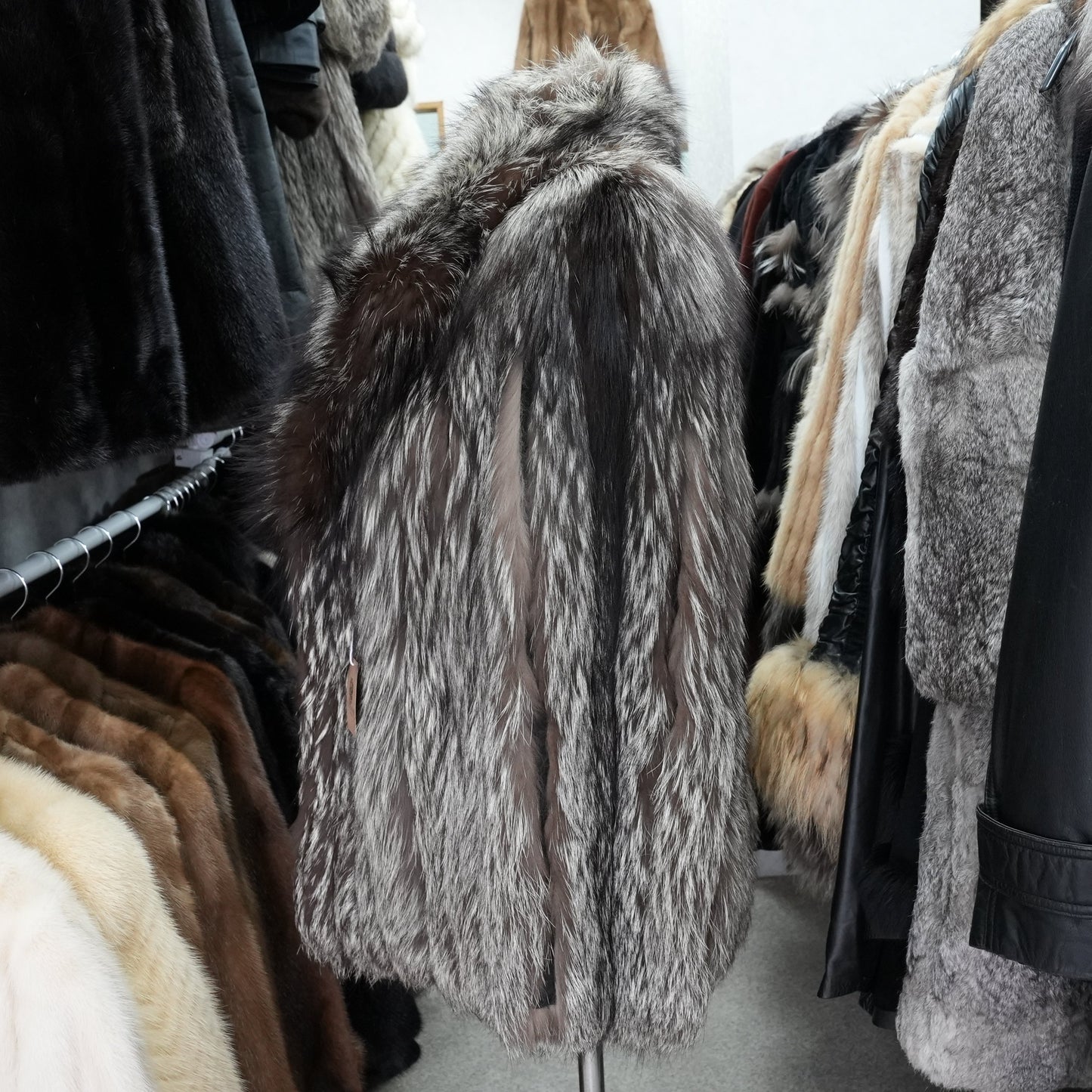 Silver Fox Fur Coat SAGA FOX - Genuine Vintage Fur From Japan