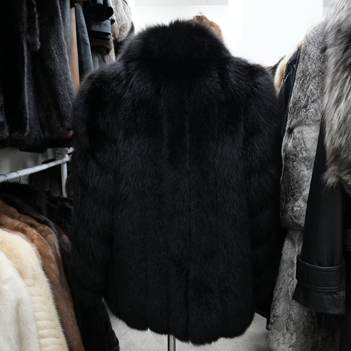 Black Dyed SAGA ROYAL FOX Coat Soft and Fluffy - Genuine Vintage Fur From Japan