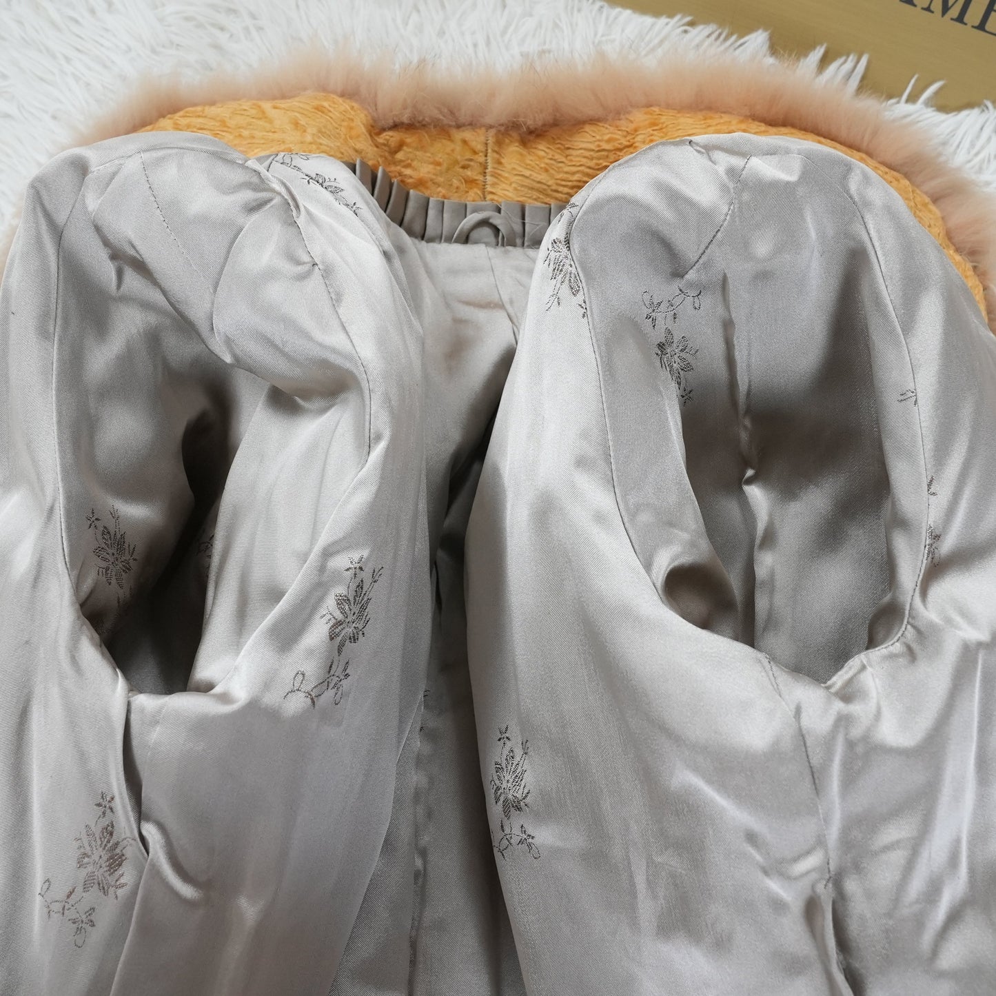 Beige Dyed Fox Fur Coat - Genuine Vintage Fur From Japan