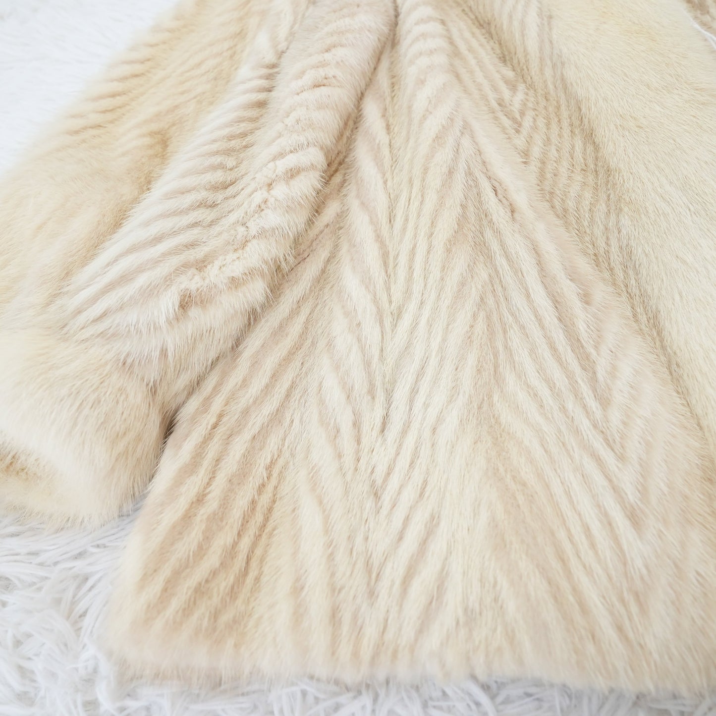 White Mink ZipZag Pattern Genuine Vintage Fur Japan