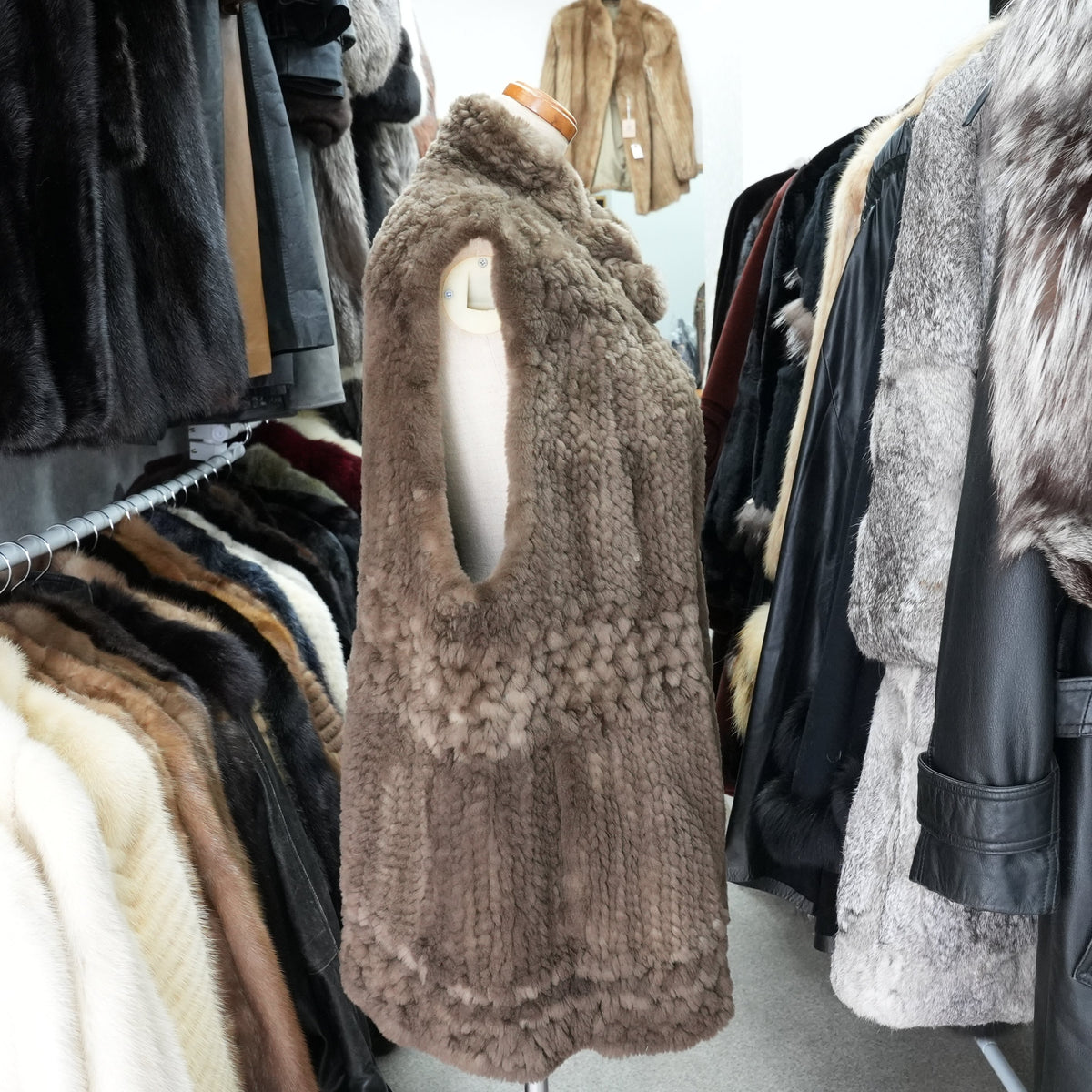 Yarn Nutria Fur Vest - Genuine Vintage Fur From Japan