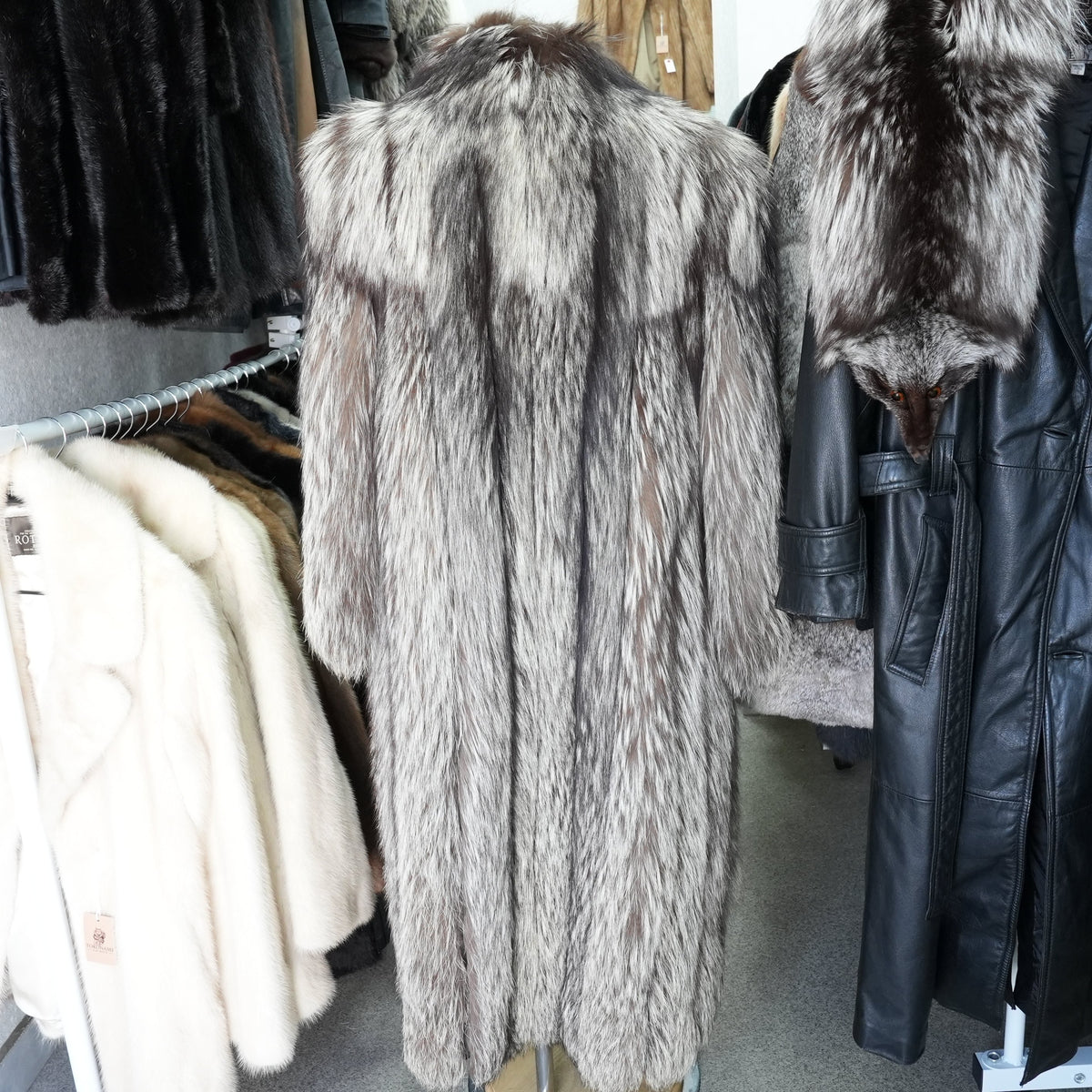 Silver Fox Long Coat SAGA FOX - Genuine Vintage Fur From Japan