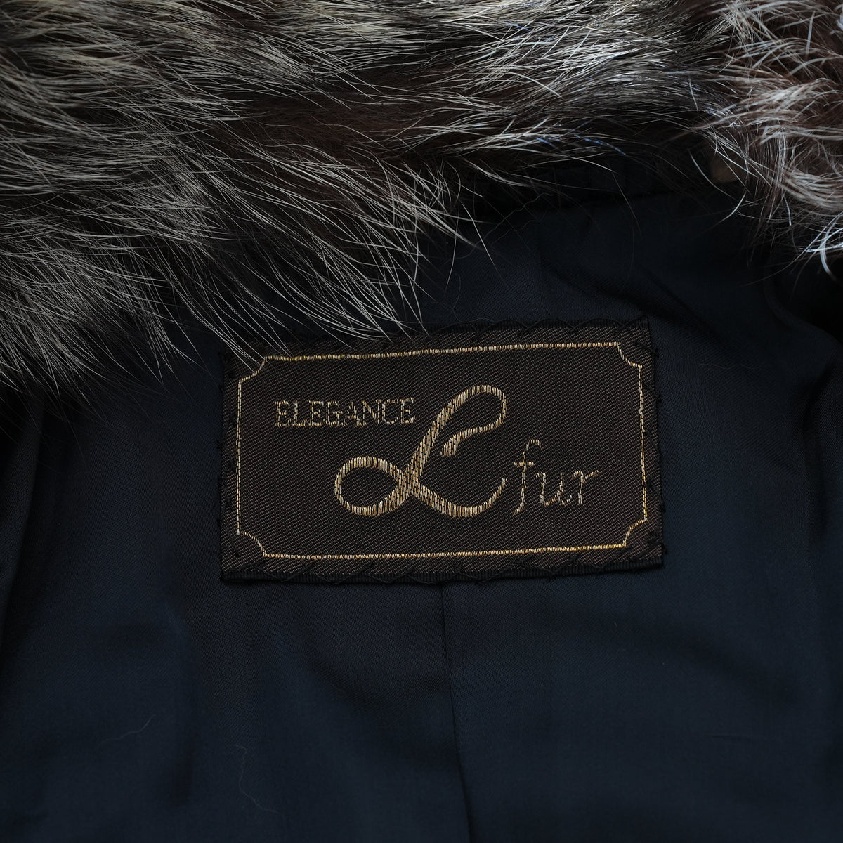 Silver Fox Fur Coat SAGA FOX - Genuine Vintage Fur From Japan