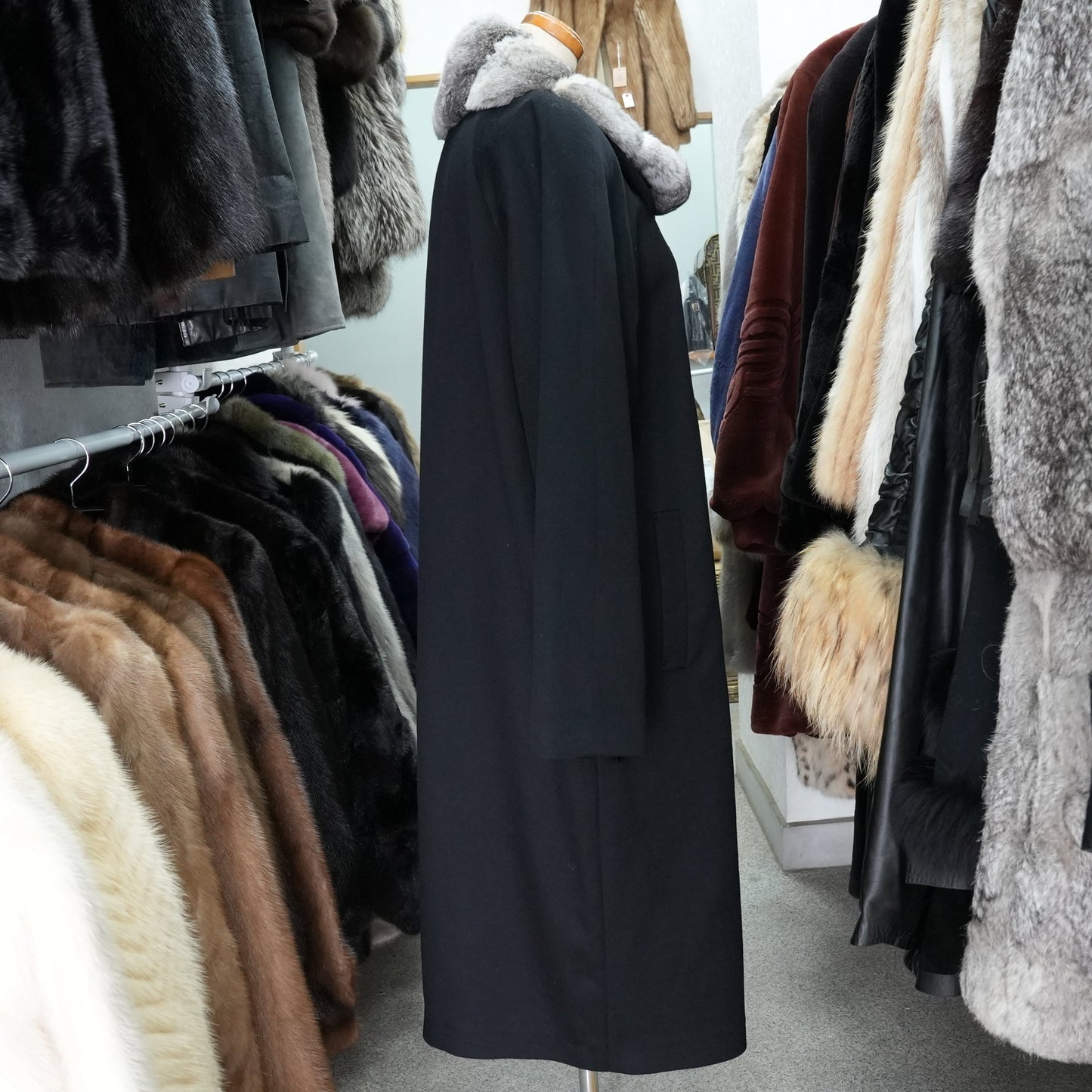 Chinchilla Trim cashmere Coat - Genuine Vintage Fur From Japan