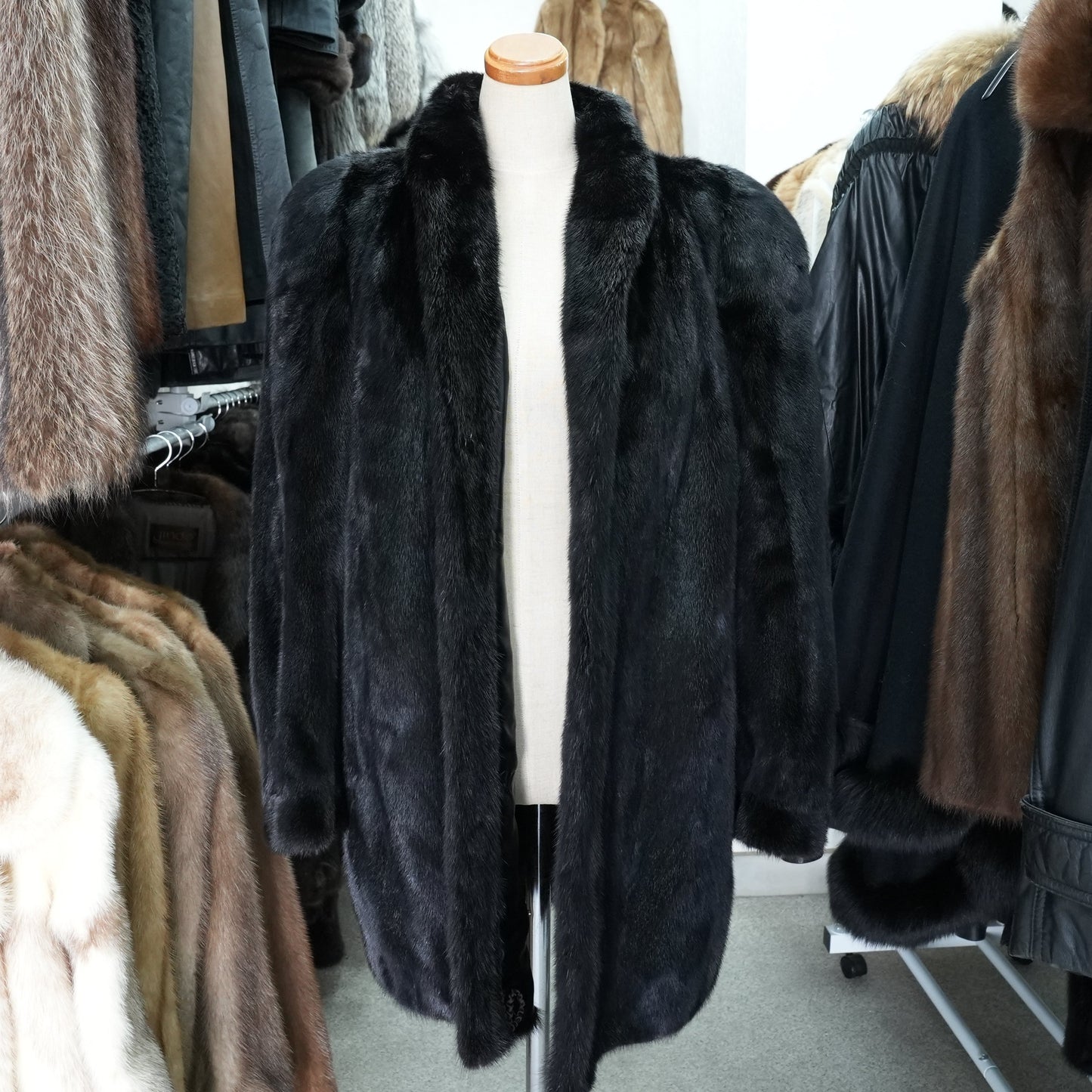 SAGA MINK Black mink Fur Coat - Genuine Vintage Fur Japan