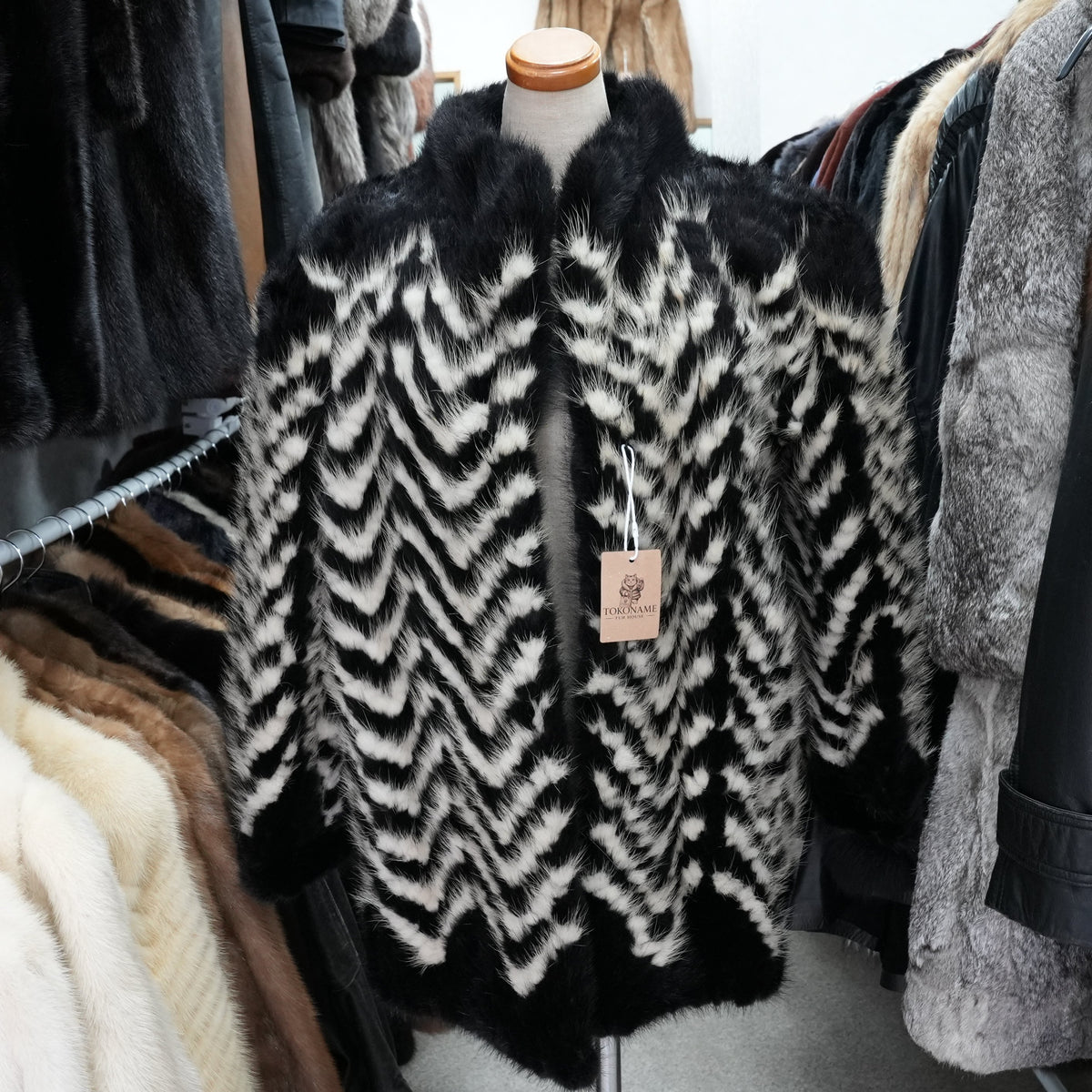 Two Tone Chevron Design Mink Coat SAGA MINK - Genuine Vintage Fur From Japan