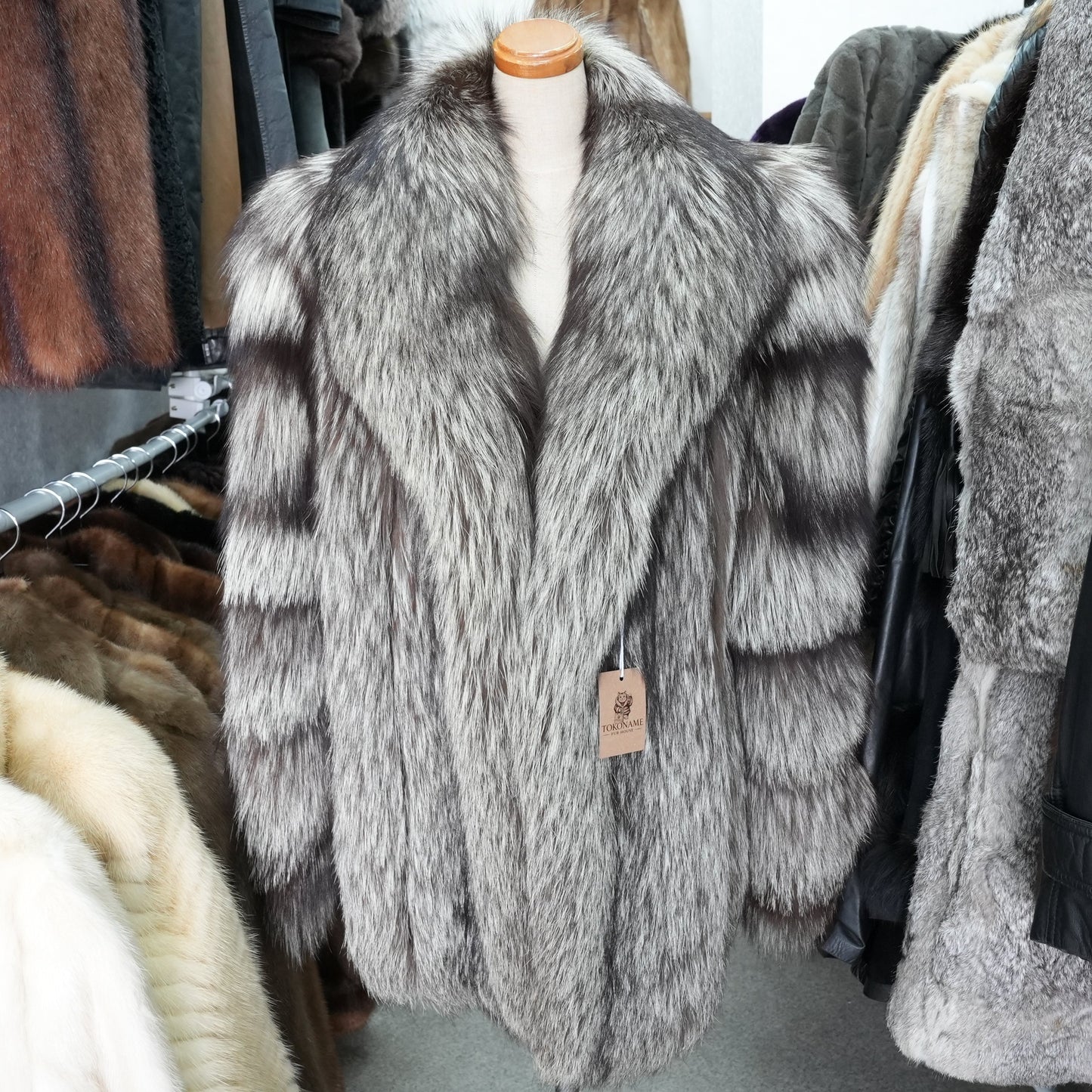 Silver Fox Coat SAGA FOX - Genuine Vintage Fur From Japan