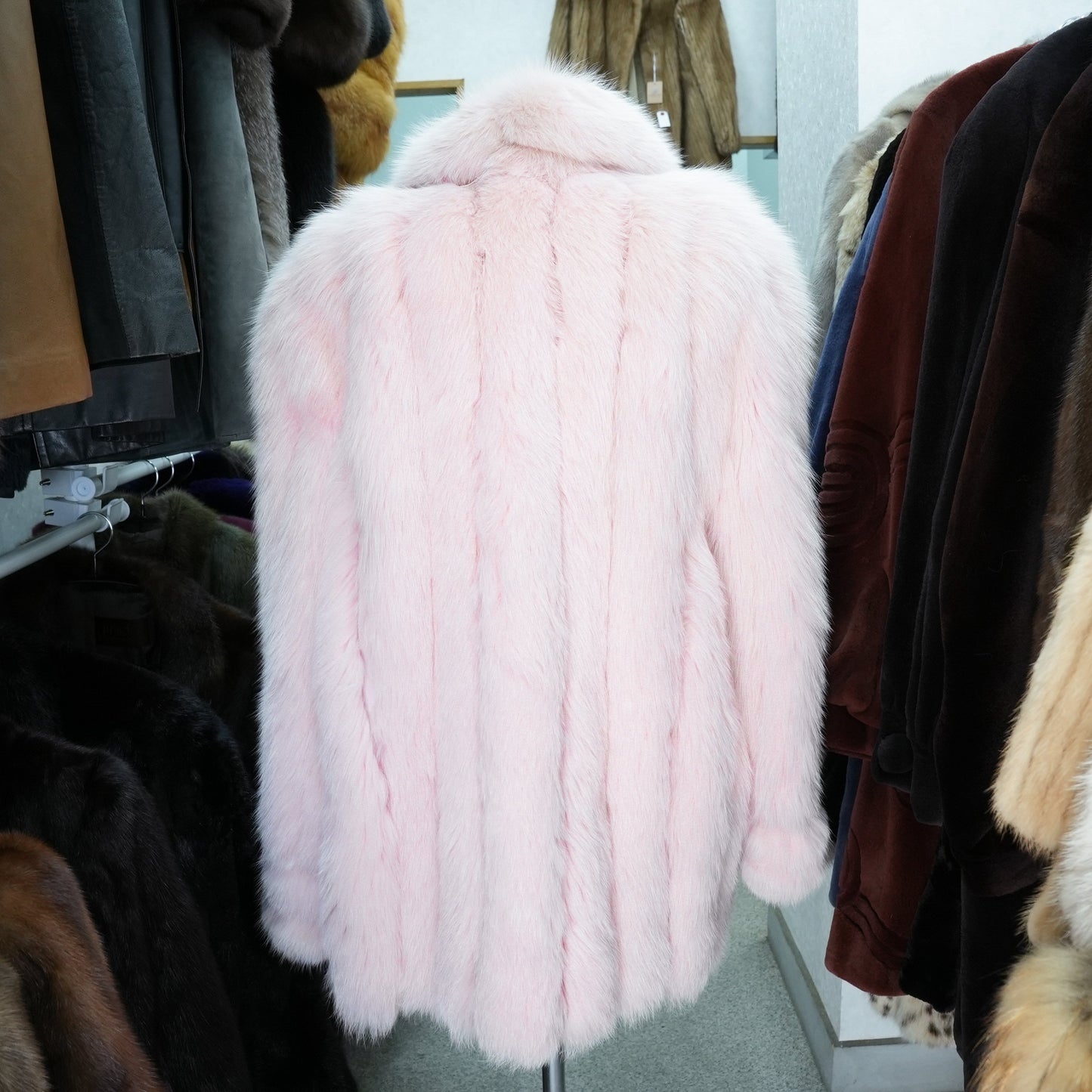 Pink Dyed SAGA ROYAL FOX Coat Soft and Fluffy - Genuine Vintage Fur From Japan