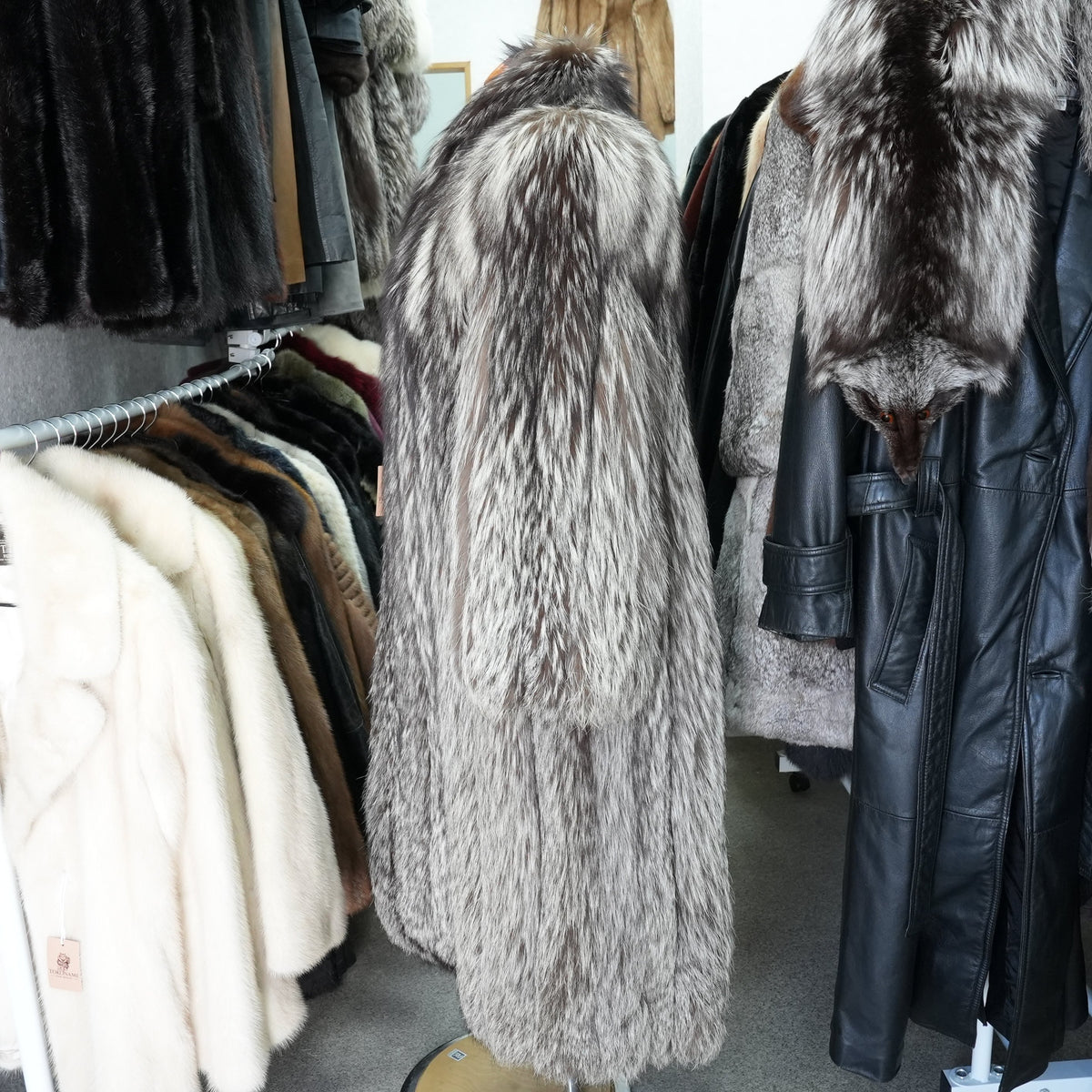 Silver Fox Long Coat SAGA FOX - Genuine Vintage Fur From Japan