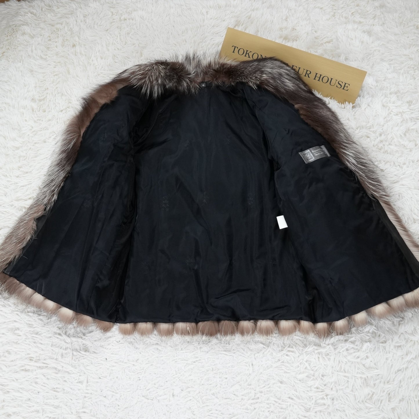 Silver Fox Coat SAGA FOX - Genuine Vintage Fur From Japan
