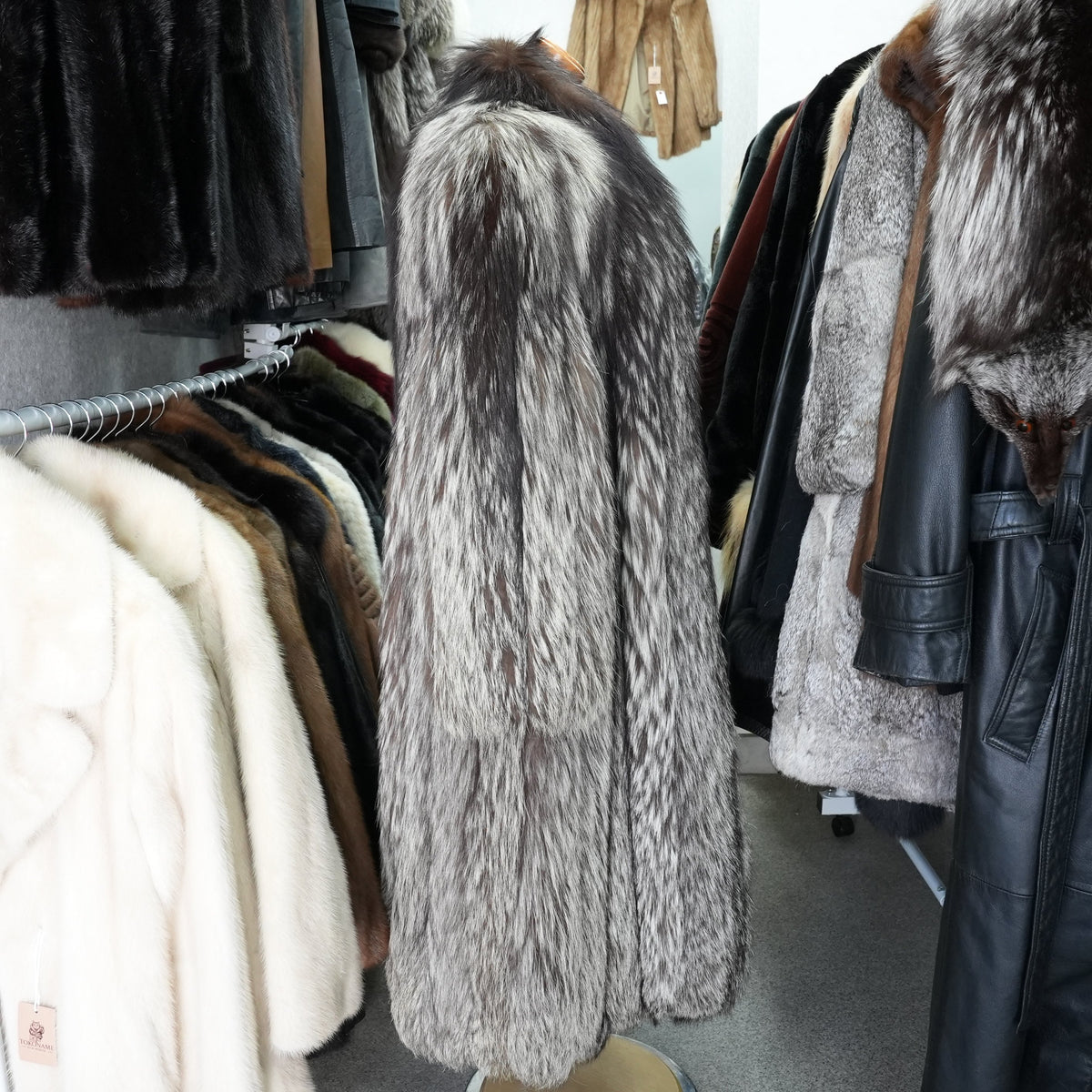 Silver Fox Long Coat SAGA FOX - Genuine Vintage Fur From Japan