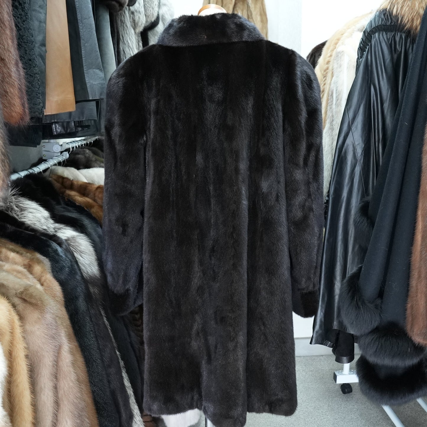 BLACKGLAMA Mink Coat Substantial and luxurious - Genuine Vintage Fur From Japan