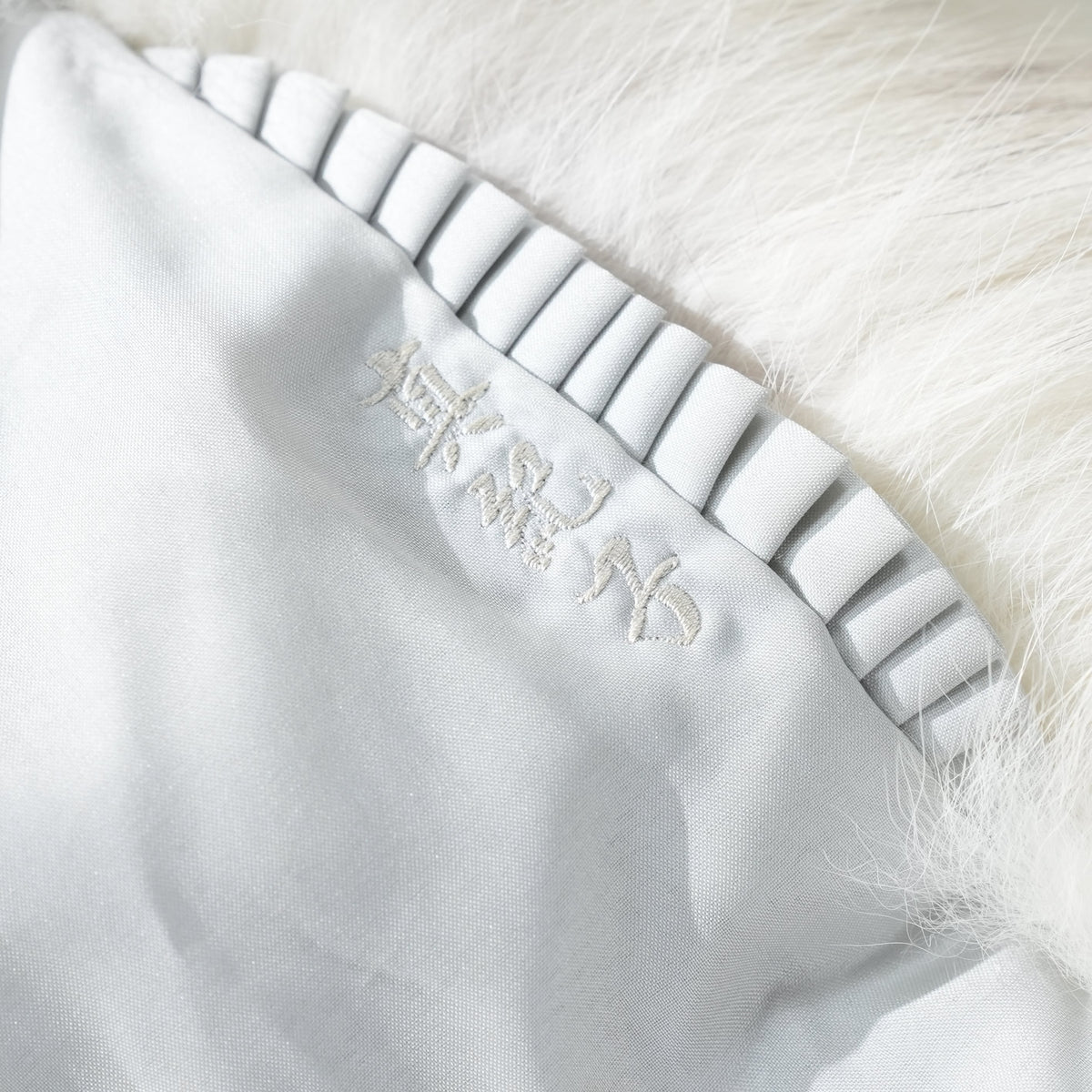 Scallop Shadow Fox and Frost Fox Fur elegant Coat Soft and Fluffy - Genuine Vintage Fur From Japan