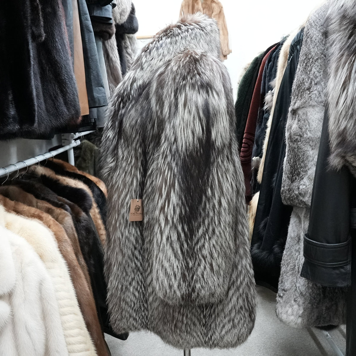 Silver Fox Coat SAGA FOX - Genuine Vintage Fur From Japan