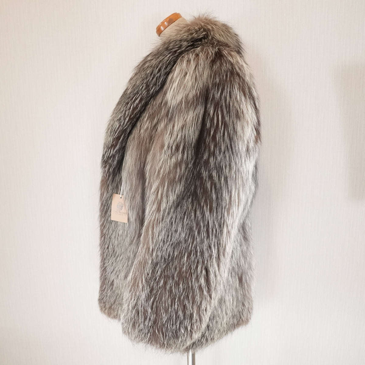 SAGA FOX Silver Fox Fur Coat - Genuine Vintage Fur From Japan