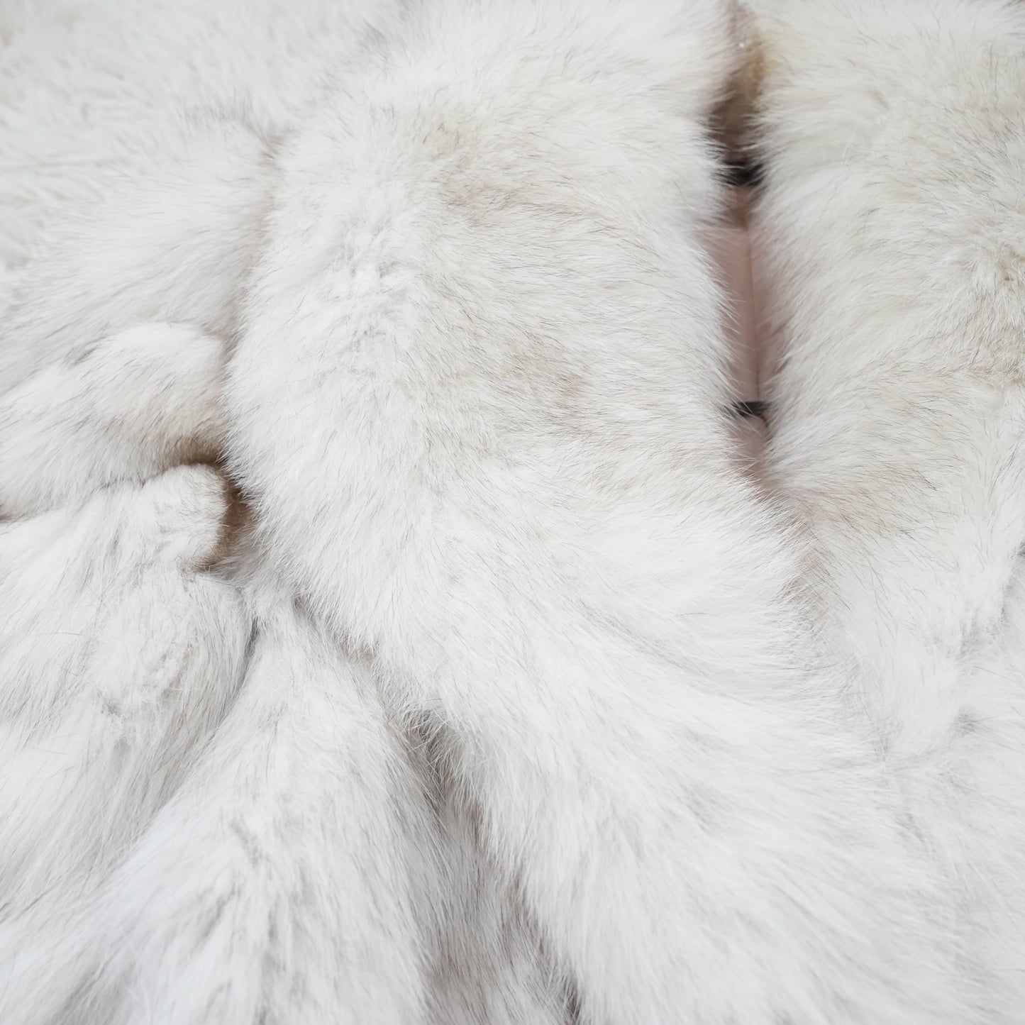 SAGA ROYAL FOX Fur Coat - Genuine Vintage Fur From Japan