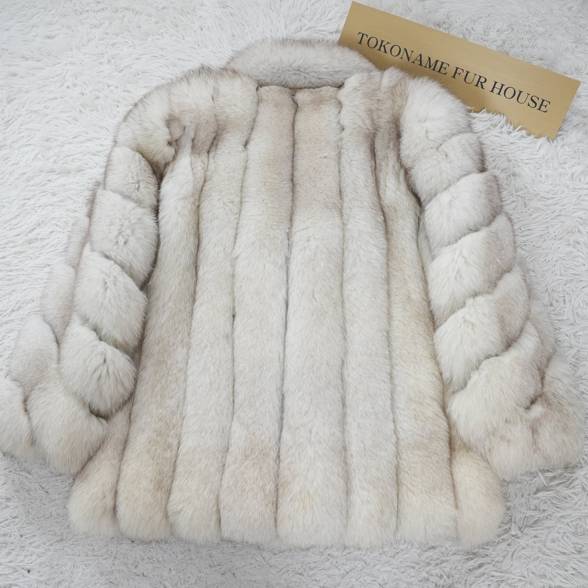 SAGA ROYAL Nordic Fox Fur Coat Soft and Fluffy - Genuine Vintage Fur From Japan