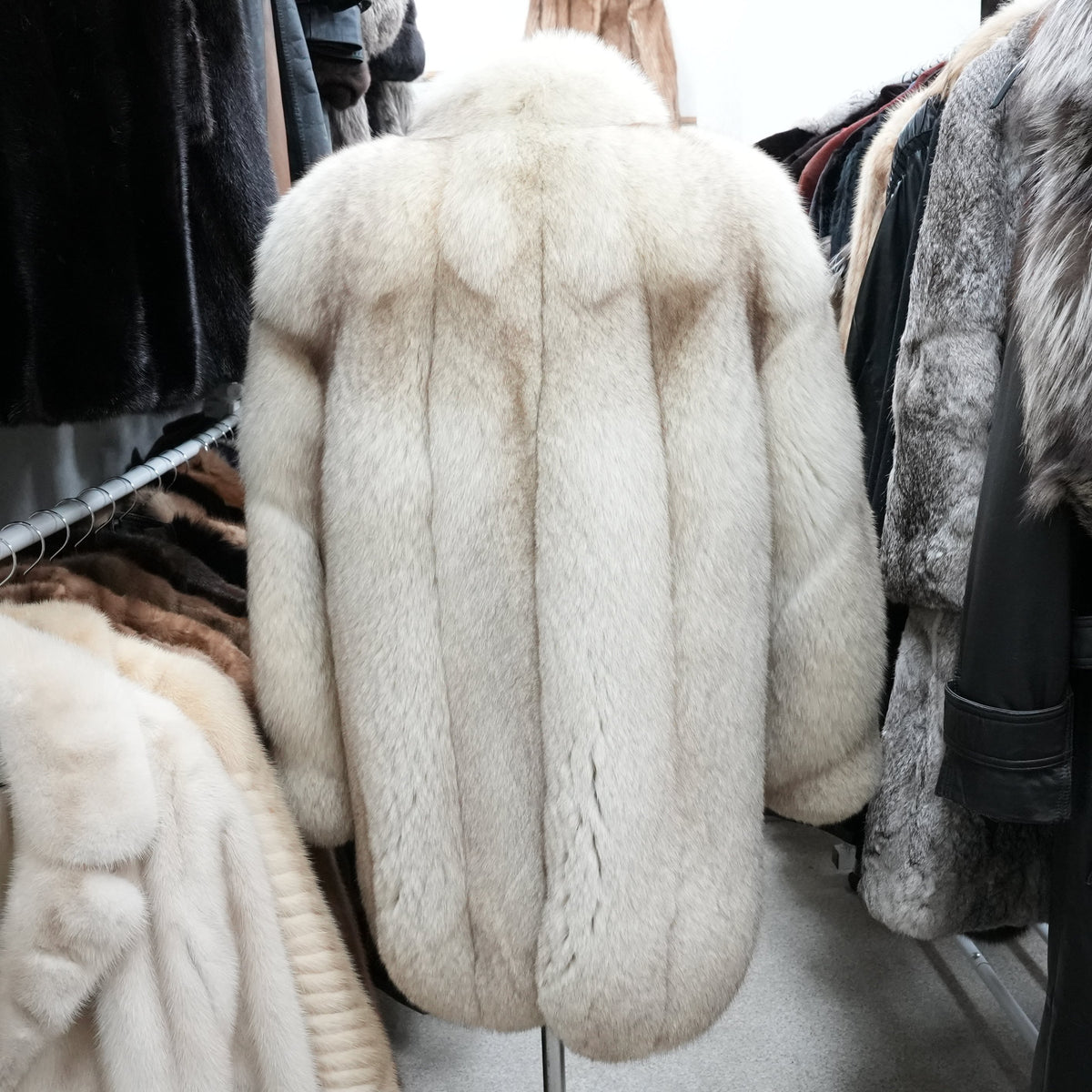 Nordic Fox Scallop Design Fur Coat very Soft and Fluffy EMBA - Genuine Vintage Fur From Japan