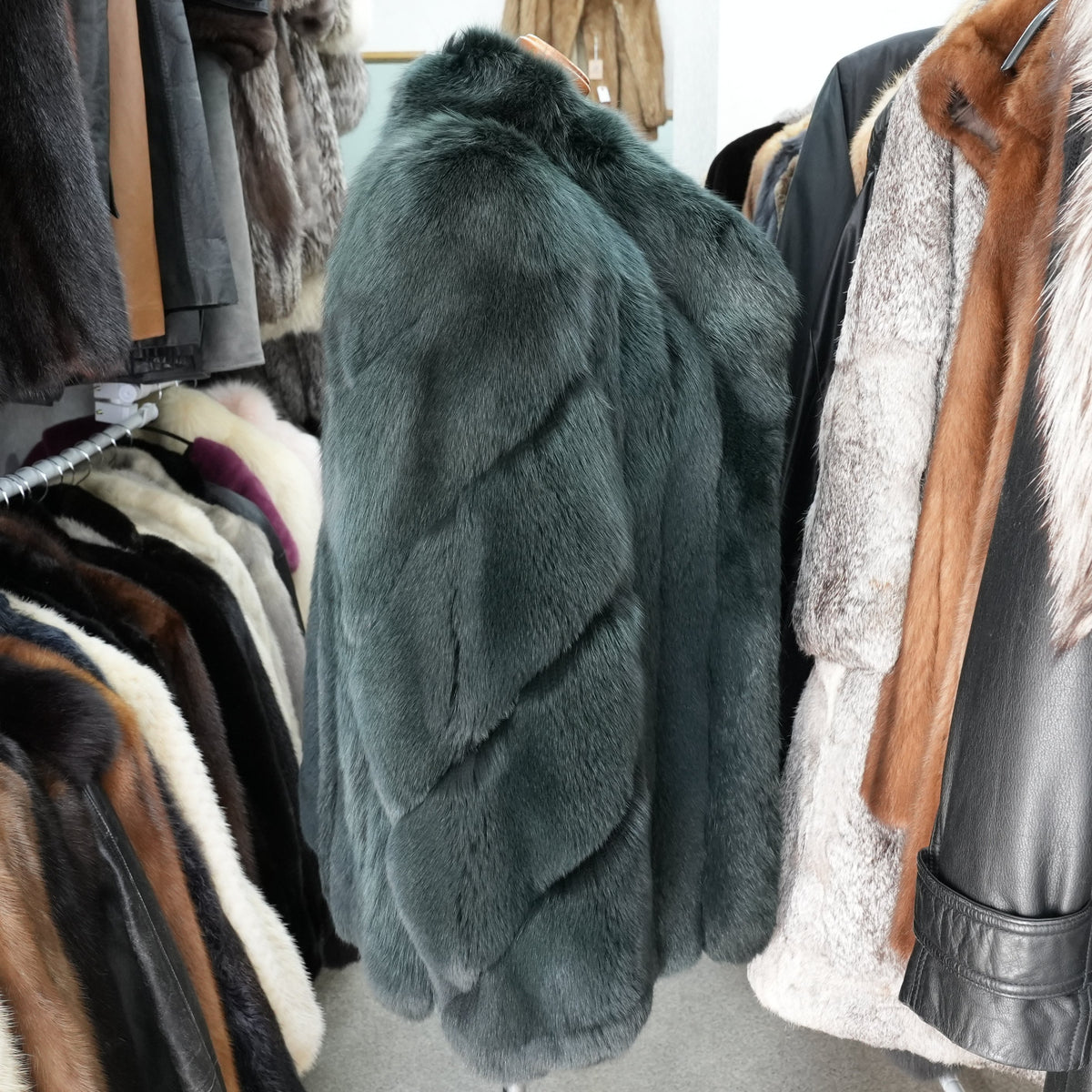 Dark Green Dyed Fox Fur Coat Soft and Fluffy Malvoisie - Genuine Vintage Fur From Japan