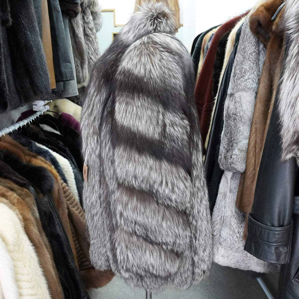 Silver Fox Fur Coat SAGA FOX Soft and Fluffy - Genuine Vintage Fur From Japan