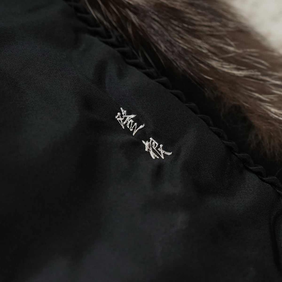 Silver Fox Fur Coat SAGA FOX - Genuine Vintage Fur From Japan