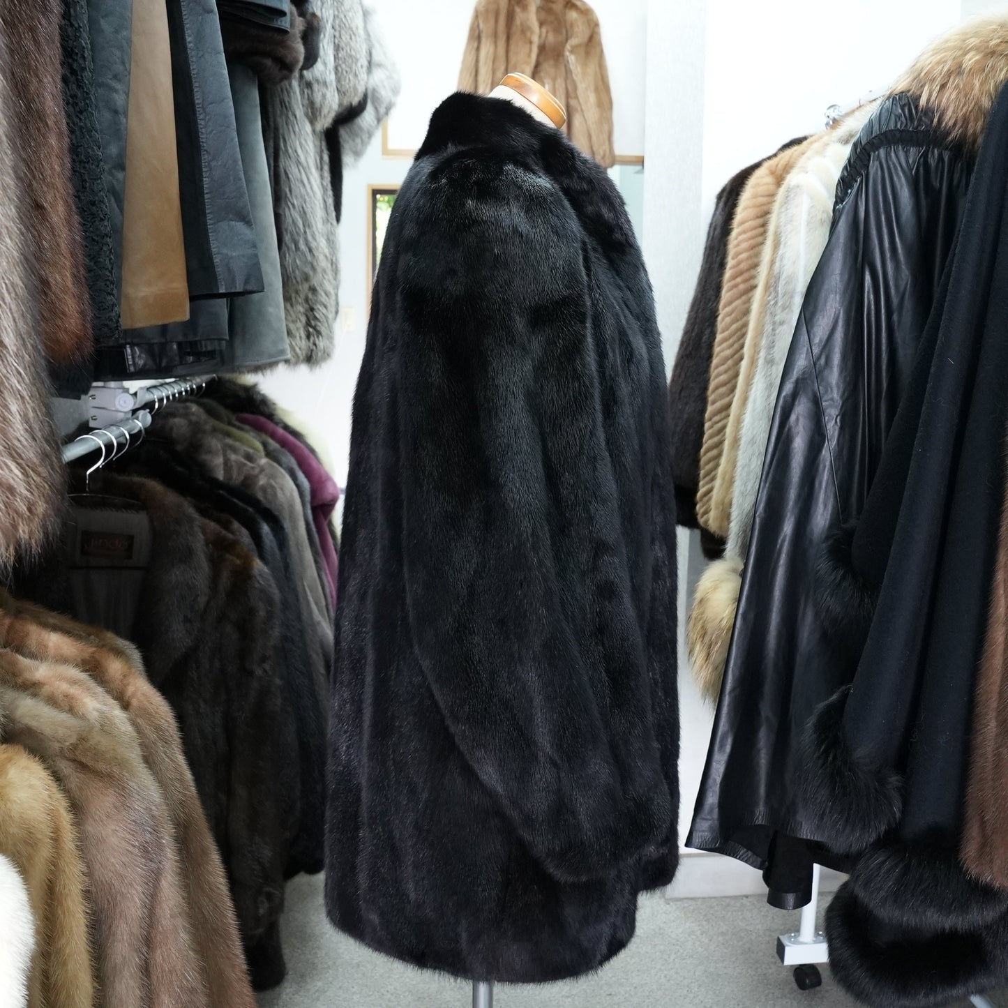 SAGA MINK Black mink Fur Coat - Genuine Vintage Fur Japan