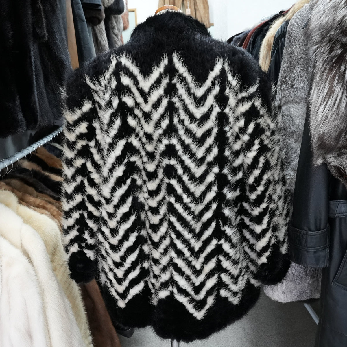 Two Tone Chevron Design Mink Coat SAGA MINK - Genuine Vintage Fur From Japan
