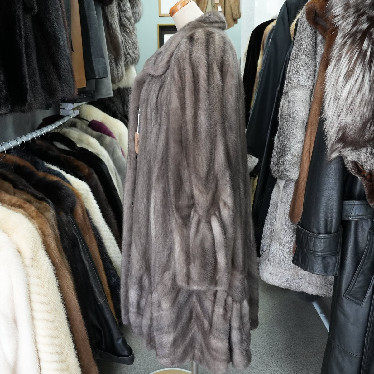 Blue iris Mink Fur Coat Patterned hem AMERICAN Legend - Genuine Vintage Fur From Japan