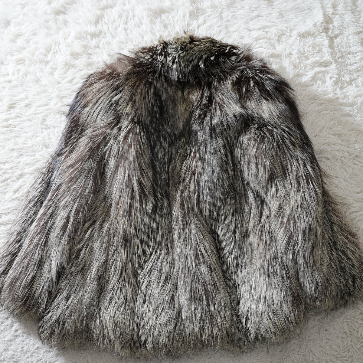 Silver Fox Fur Coat SAGA FOX - Genuine Vintage Fur From Japan
