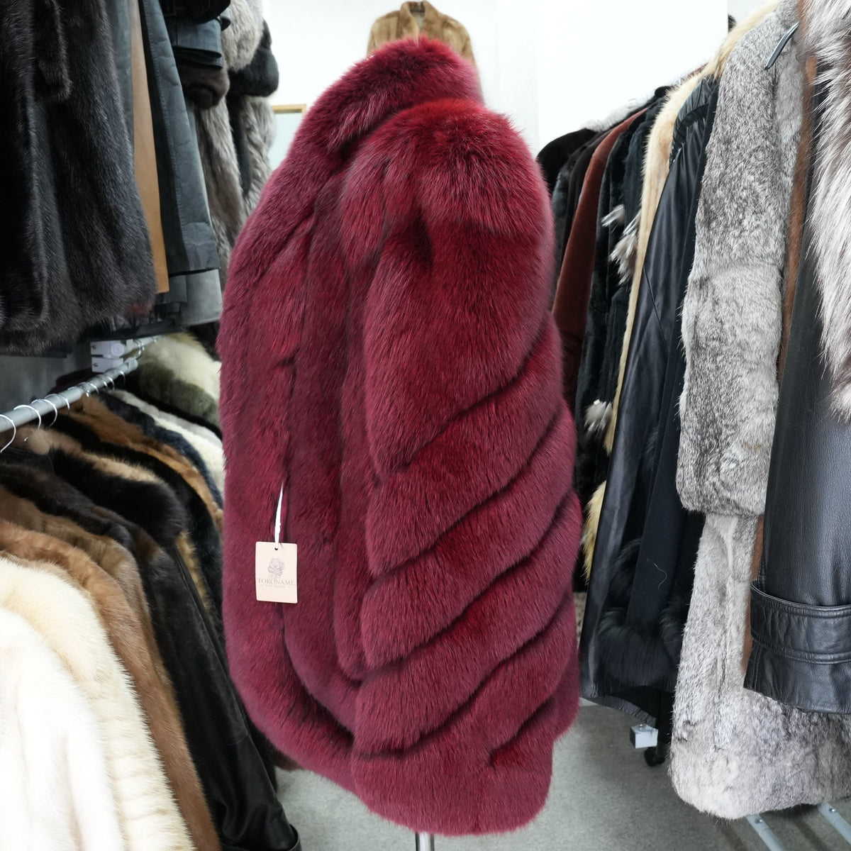 Wine Red Dyed Fox Fur Coat SAGA FOX Soft and Fluffy - Genuine Vintage Fur From Japan