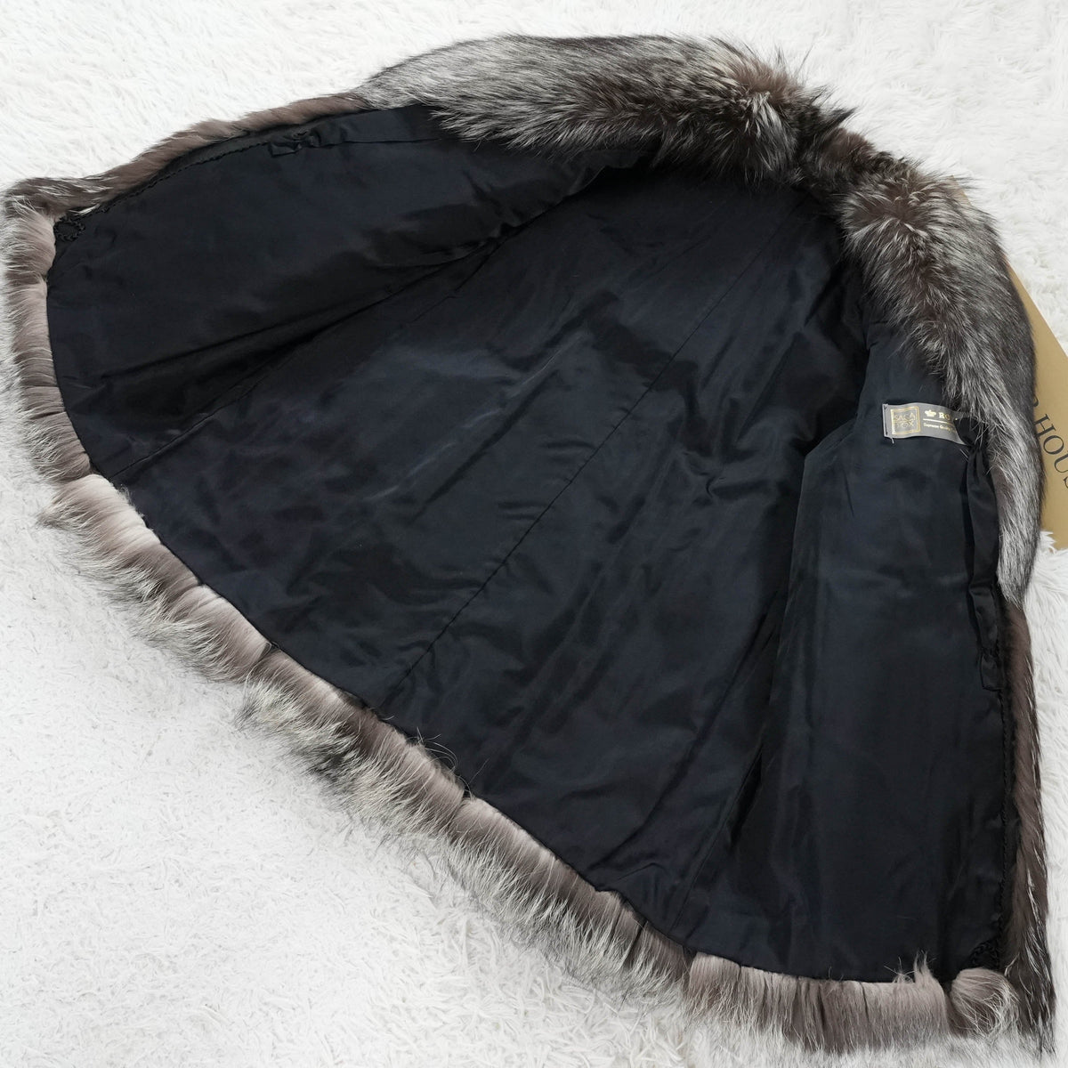 SAGA ROYAL Silver Fox Fur Coat Soft and Fluffy - Genuine Vintage Fur From Japan