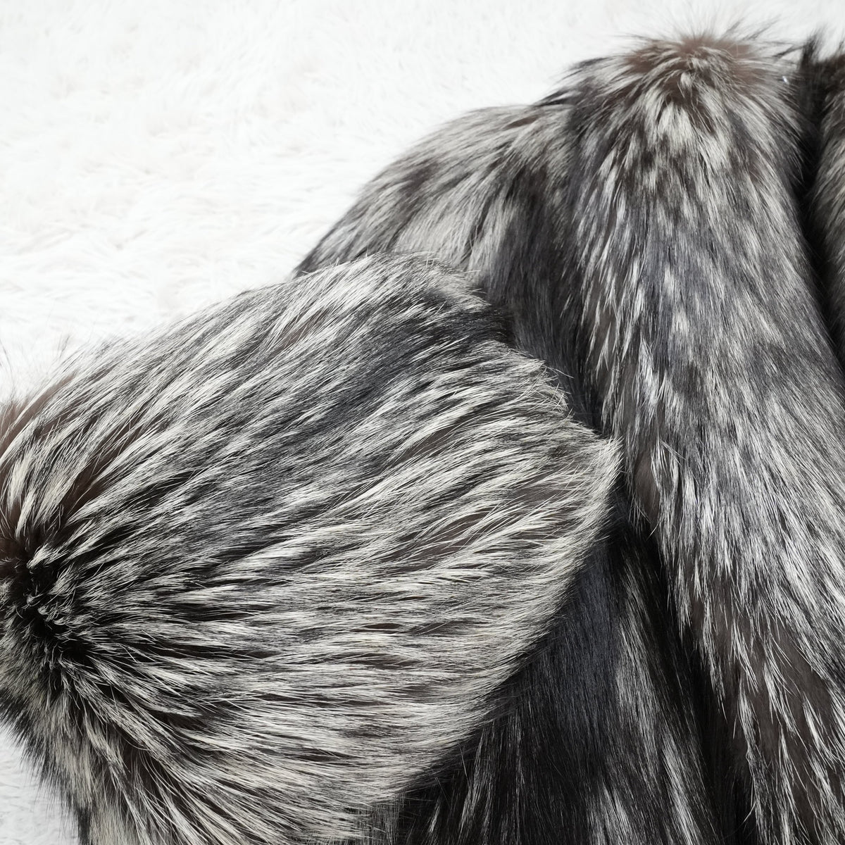 SAGA ROYAL Silver Fox Fur Coat Soft and Fluffy - Genuine Vintage Fur From Japan