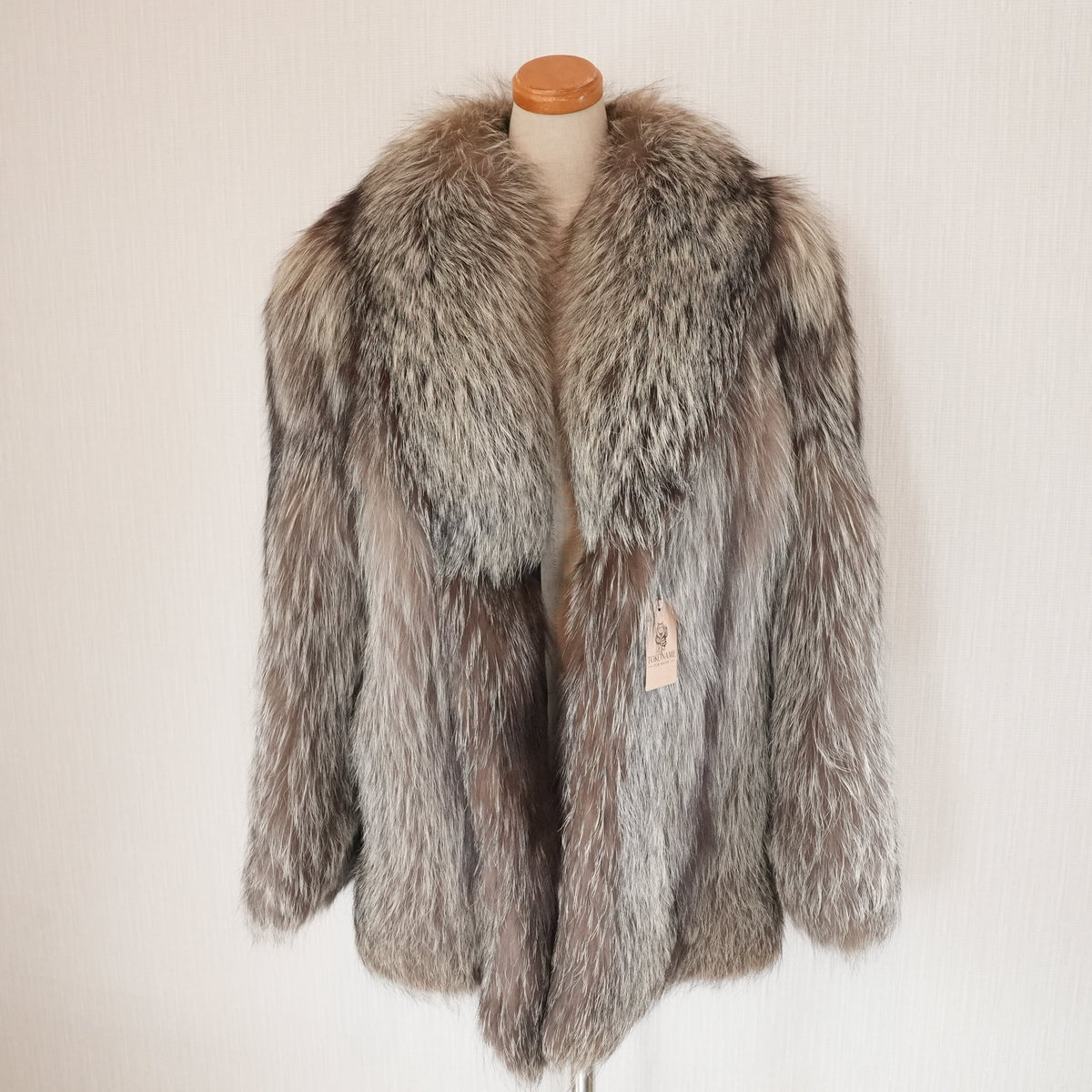 SAGA FOX Silver Fox Fur Coat - Genuine Vintage Fur From Japan