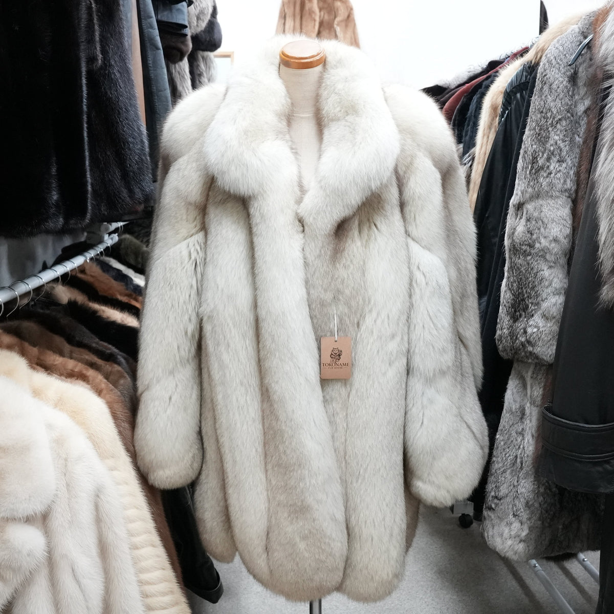 Nordic Fox Scallop Design Fur Coat very Soft and Fluffy EMBA - Genuine Vintage Fur From Japan