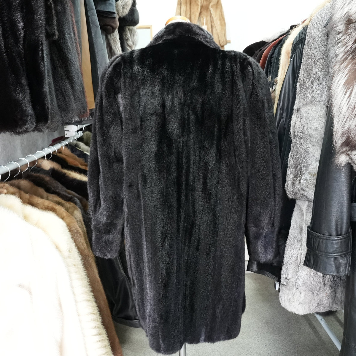 SAGA ROYAL MINK Soft and Grossy - Genuine Vintage Fur From Japan