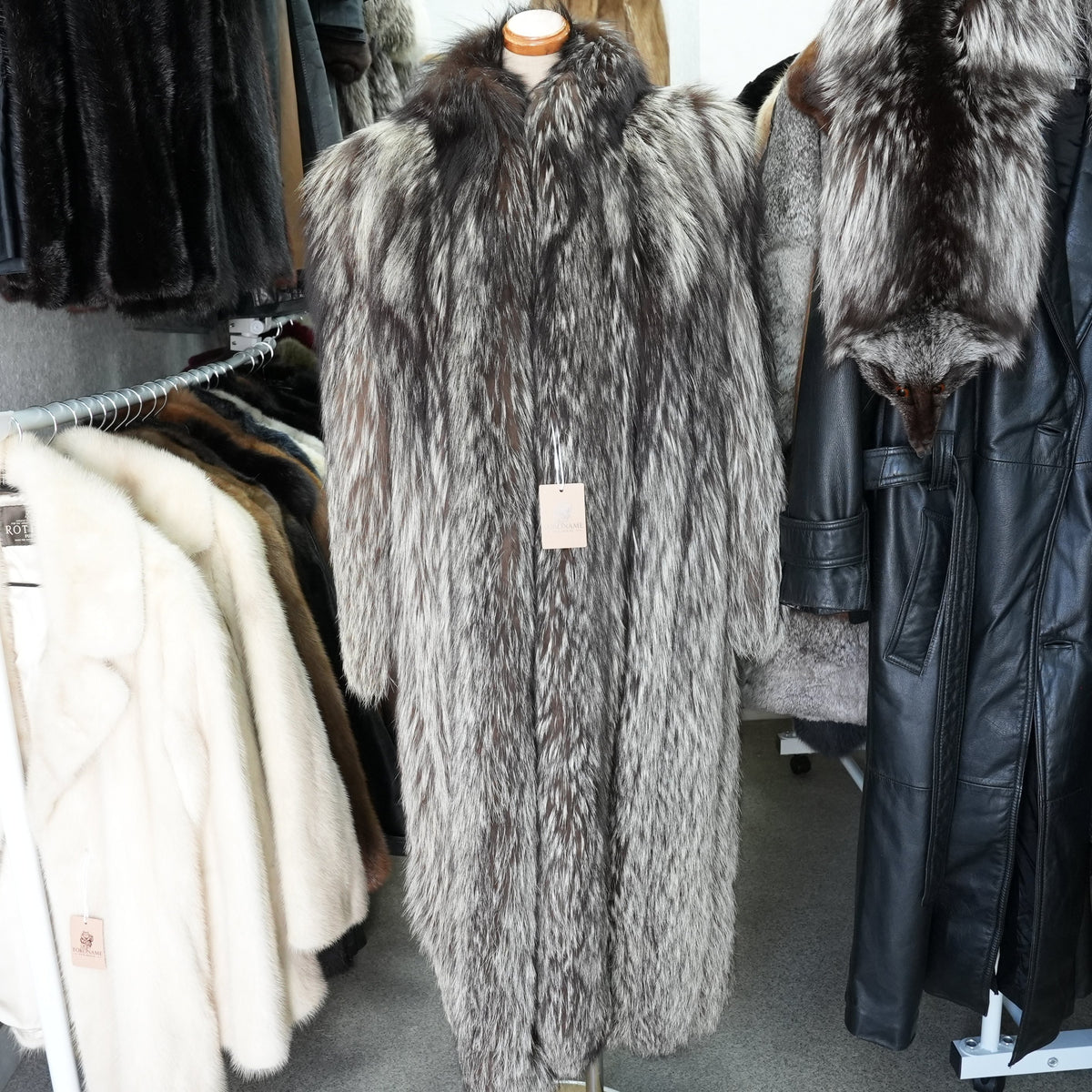 Silver Fox Long Coat SAGA FOX - Genuine Vintage Fur From Japan