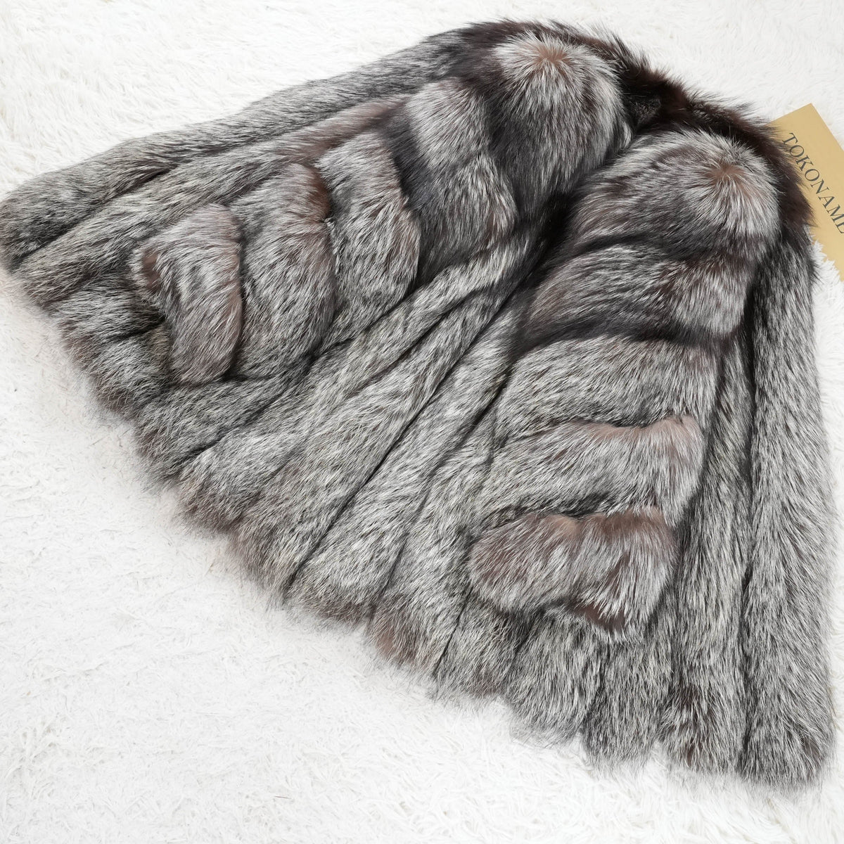 Silver Fox Fur Coat SAGA FOX Soft and Fluffy - Genuine Vintage Fur From Japan