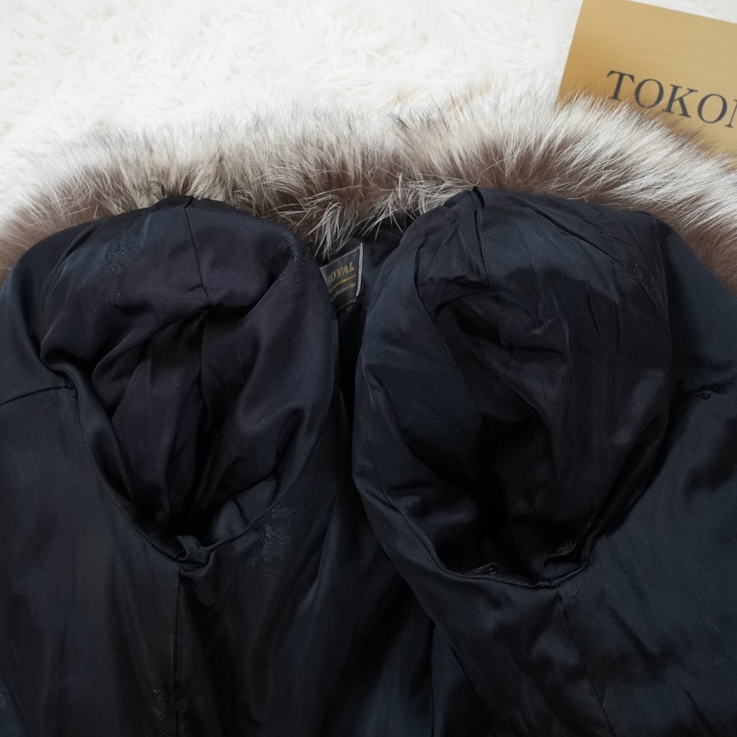 SAGA ROYAL FOX Silver Fox Soft and Fluffy - Genuine Vintage Fur Japan