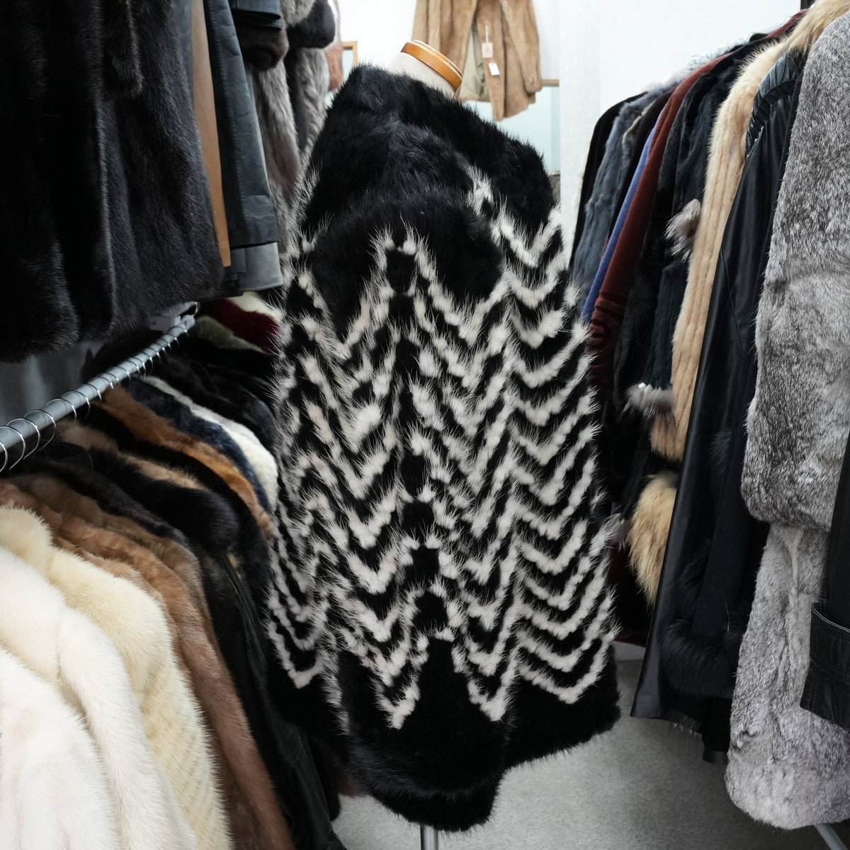 Two Tone Chevron Design Mink Coat SAGA MINK - Genuine Vintage Fur From Japan