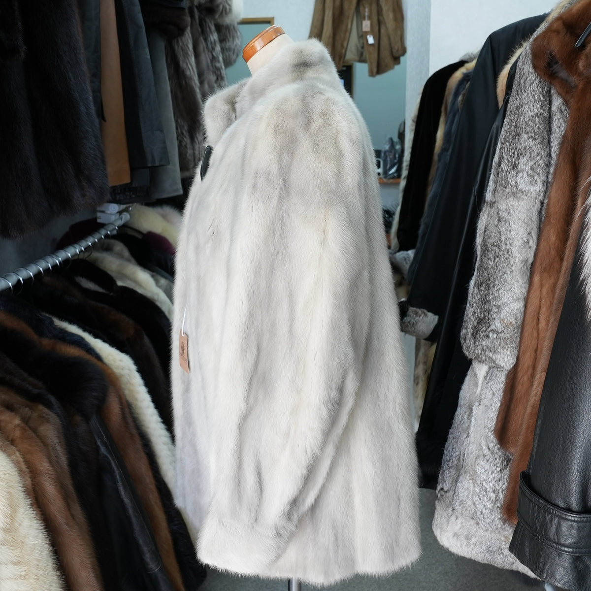Sapphire Mink Fur Coat SAGA MINK - Genuine Vintage Fur From Japan