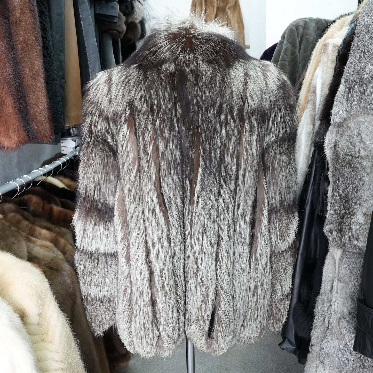 Silver Fox Coat SAGA FOX - Genuine Vintage Fur From Japan