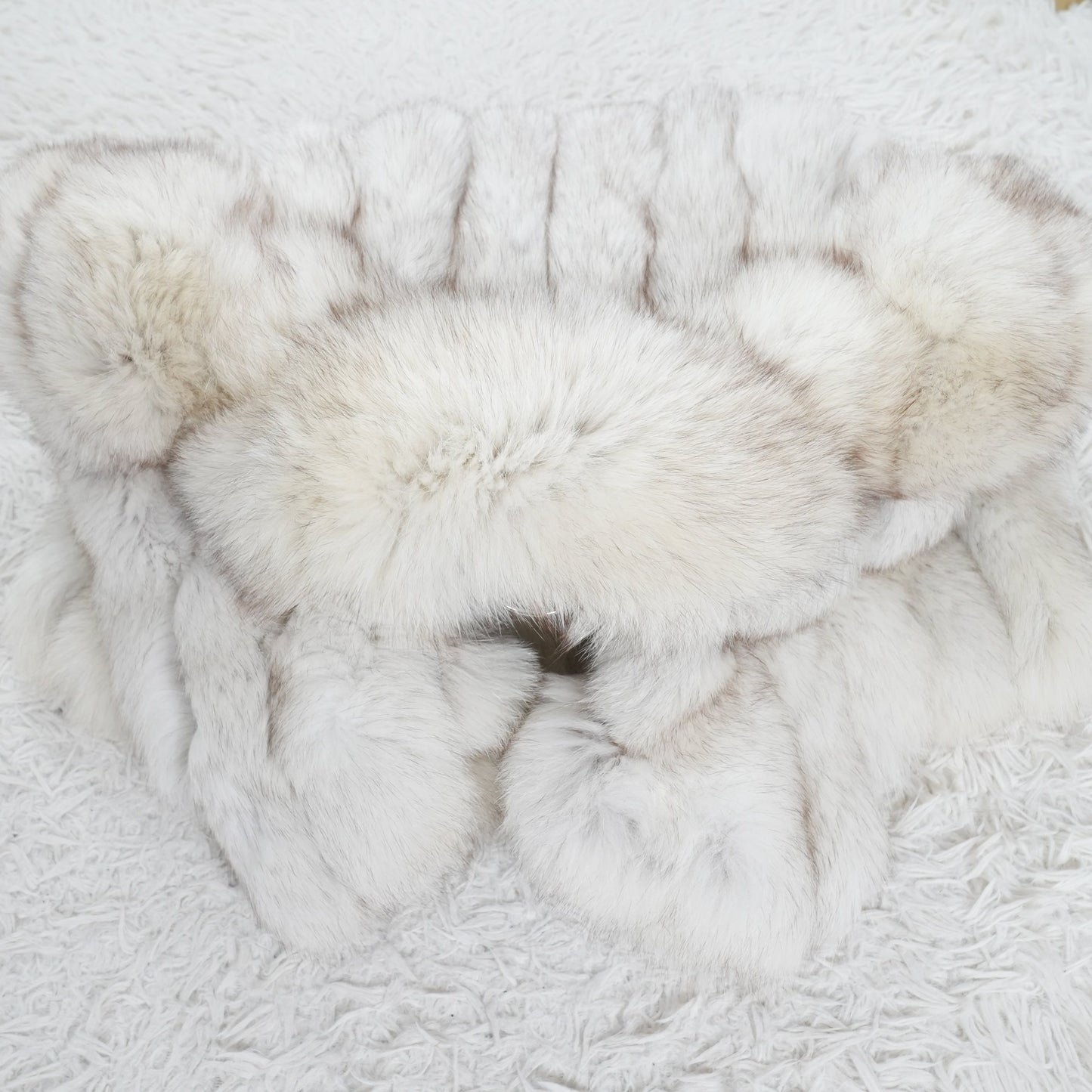 SAGA ROYAL FOX Fur Coat - Genuine Vintage Fur From Japan